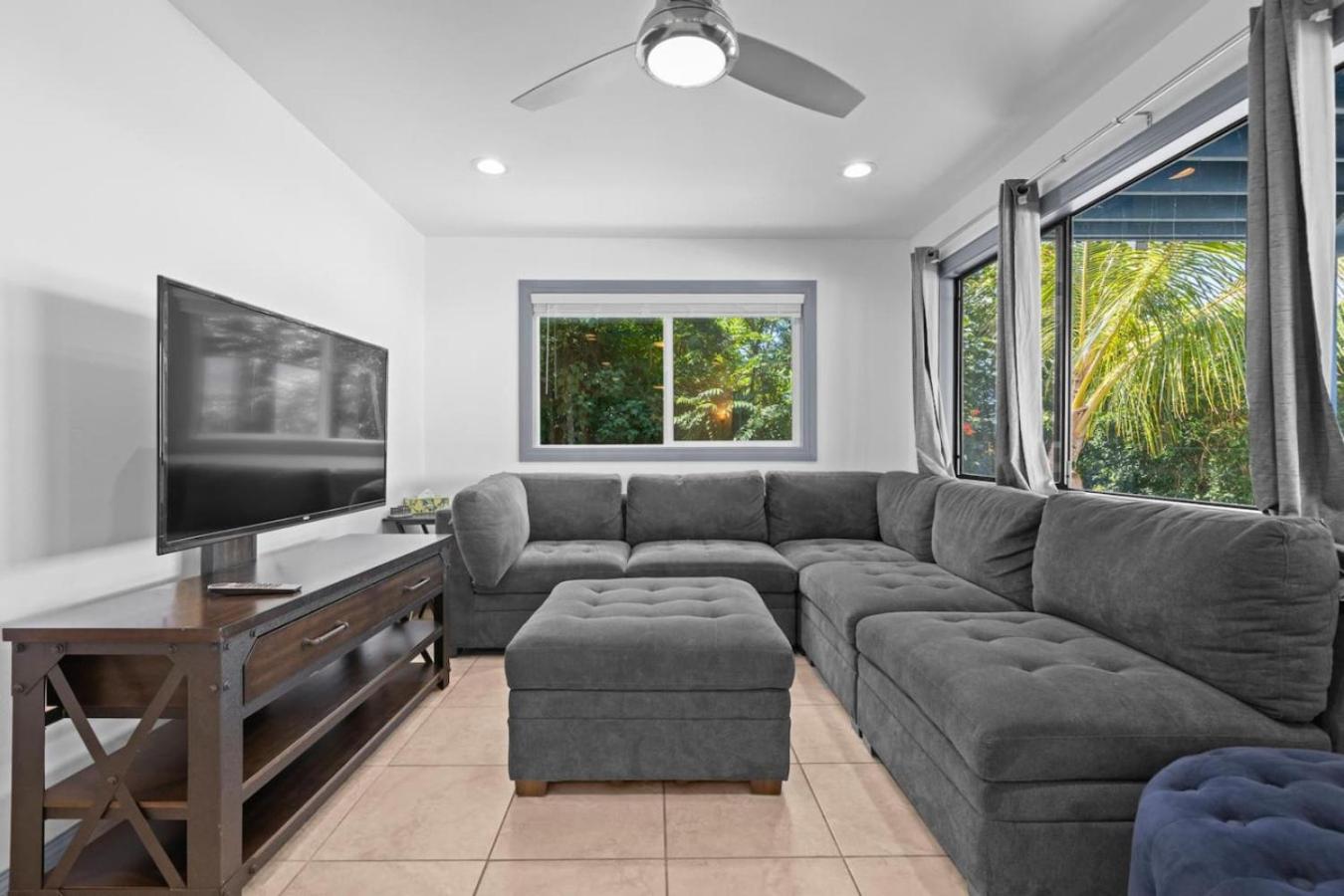 4BR Kona Home with Ocean Views and AC!