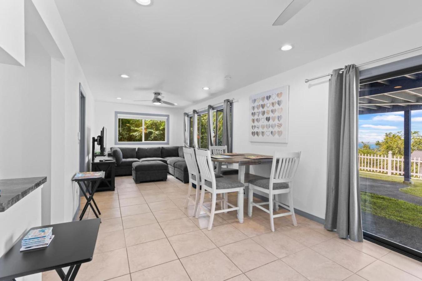 4BR Kona Home with Ocean Views and AC!