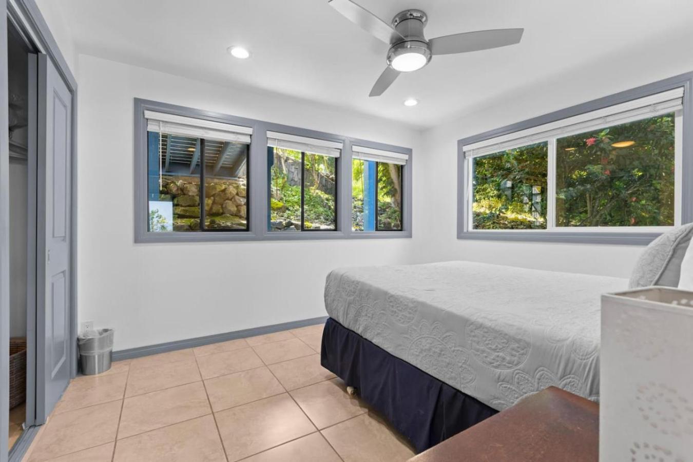 4BR Kona Home with Ocean Views and AC!