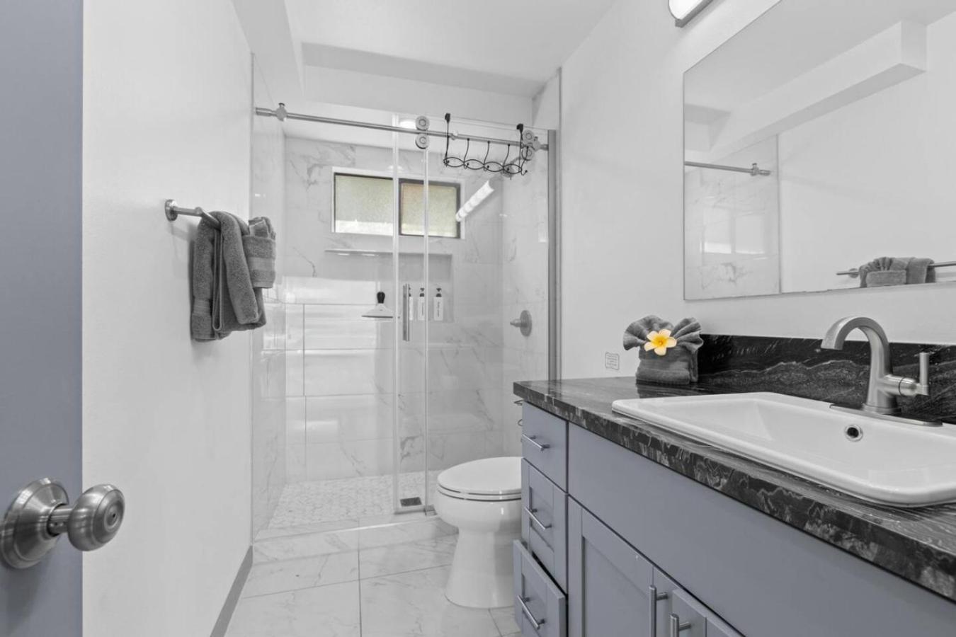 4BR Kona Home with Ocean Views and AC!