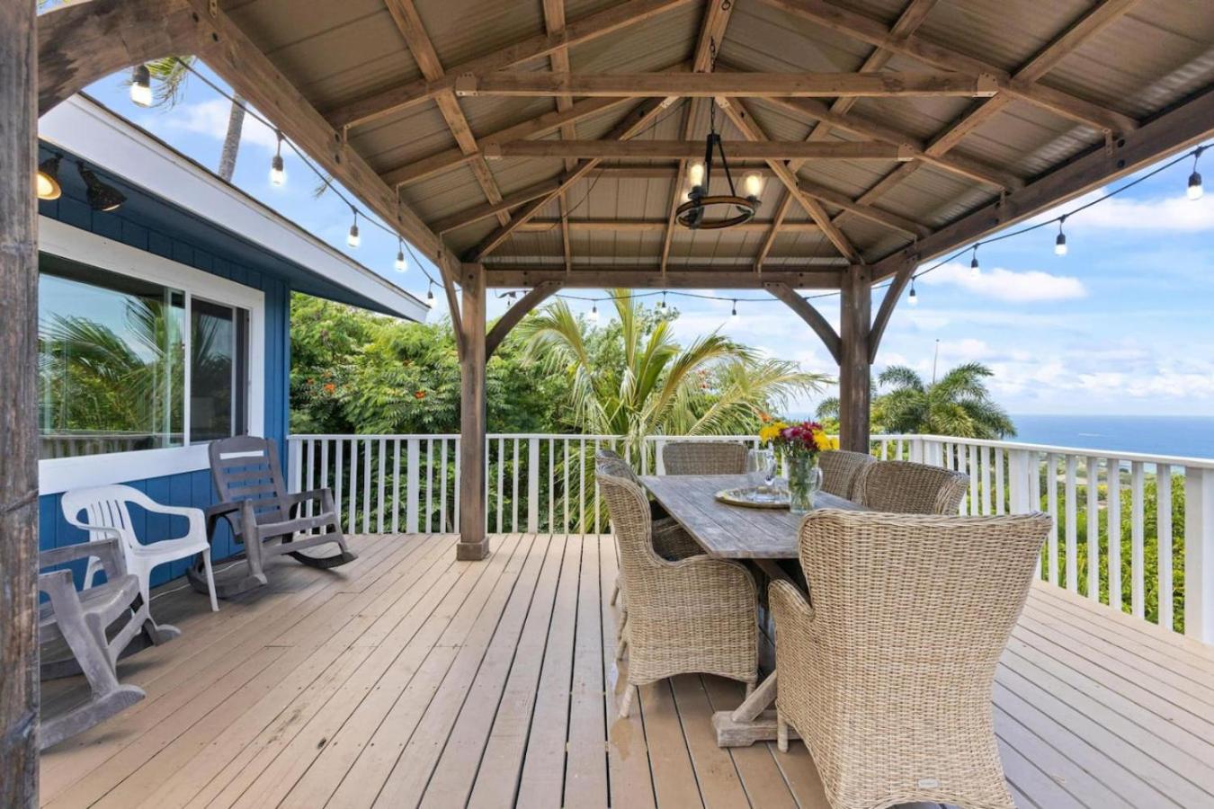 4BR Kona Home with Ocean Views and AC!