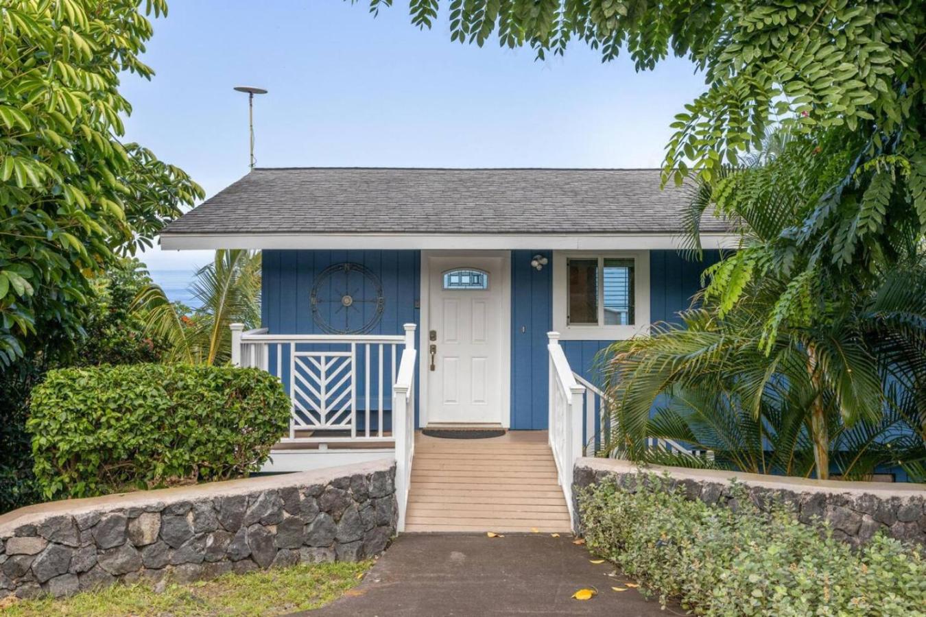 4BR Kona Home with Ocean Views and AC!
