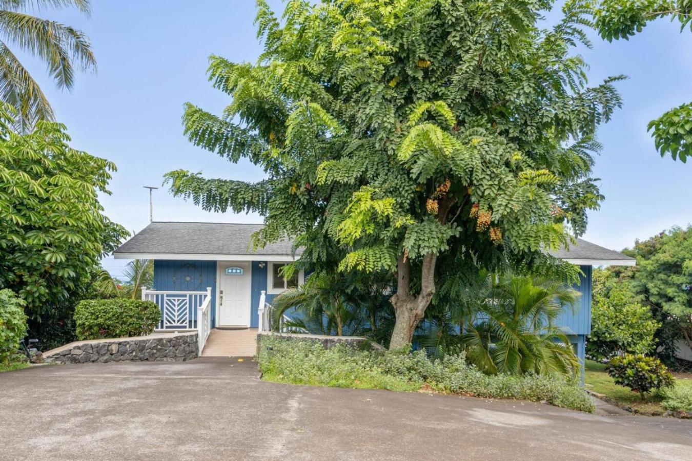 4BR Kona Home with Ocean Views and AC!