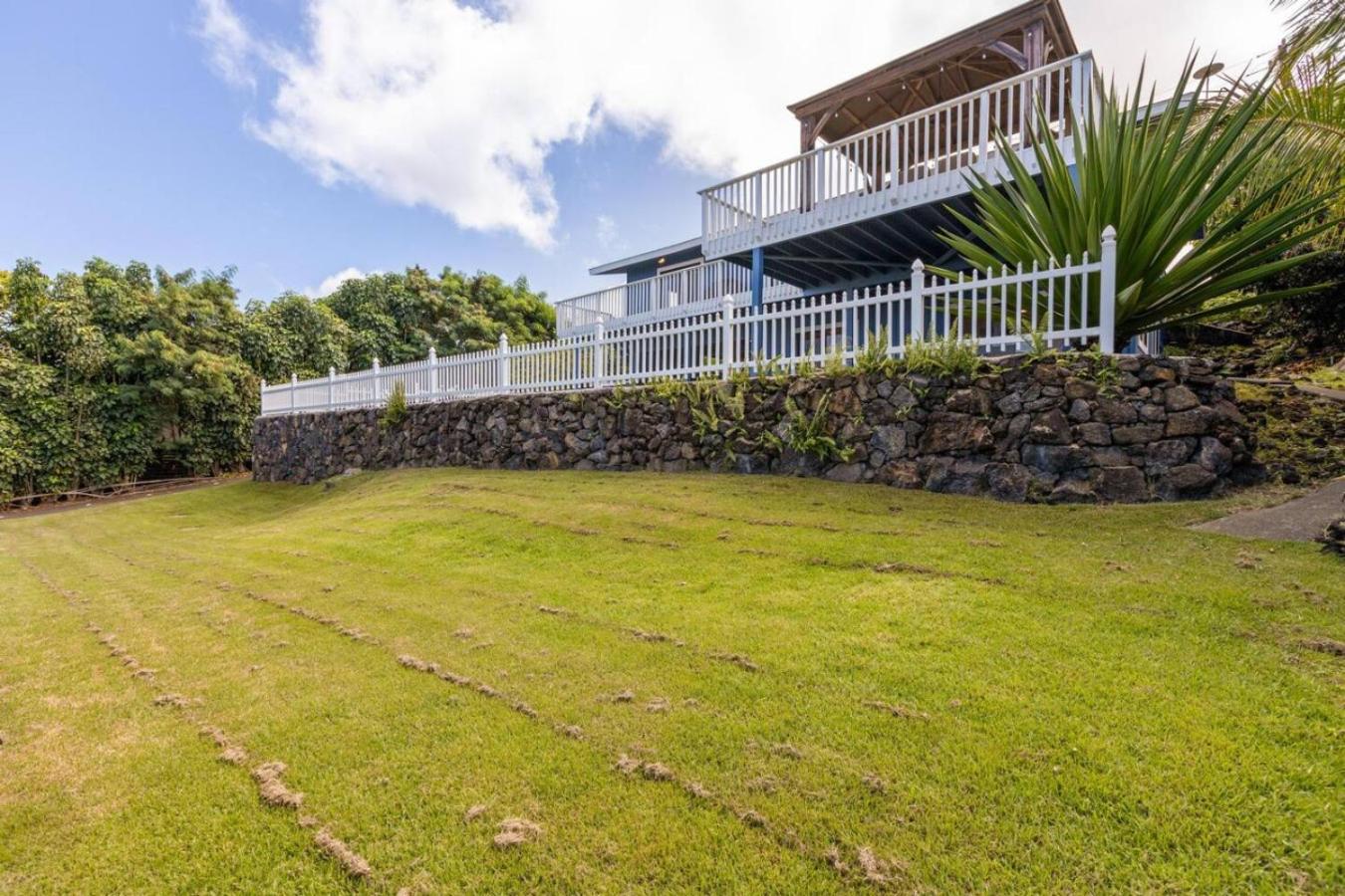 4BR Kona Home with Ocean Views and AC!