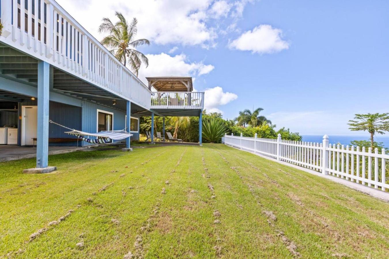 4BR Kona Home with Ocean Views and AC!