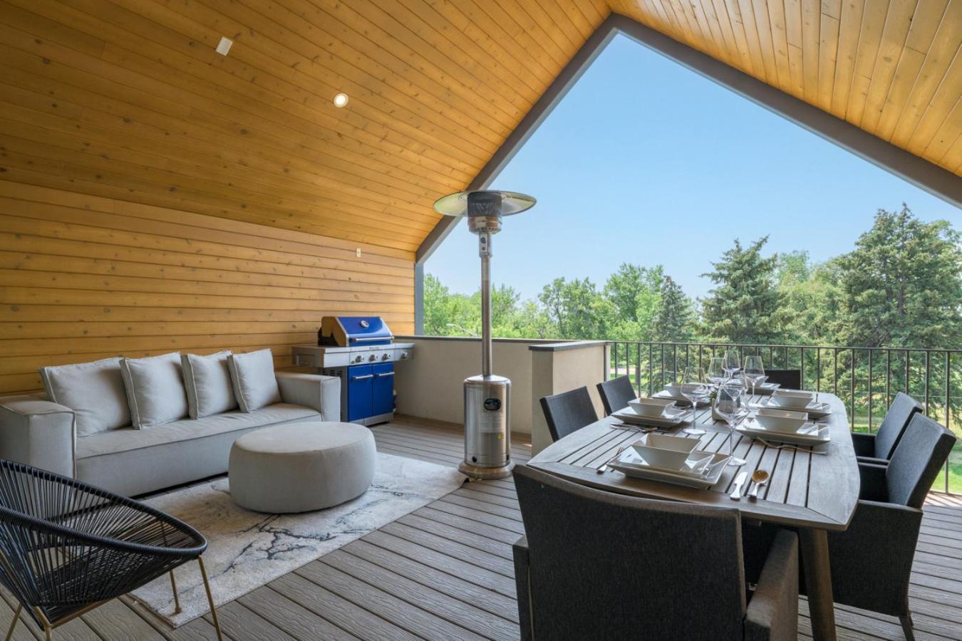 Parkside Retreat Outdoor Living and Movie Loft