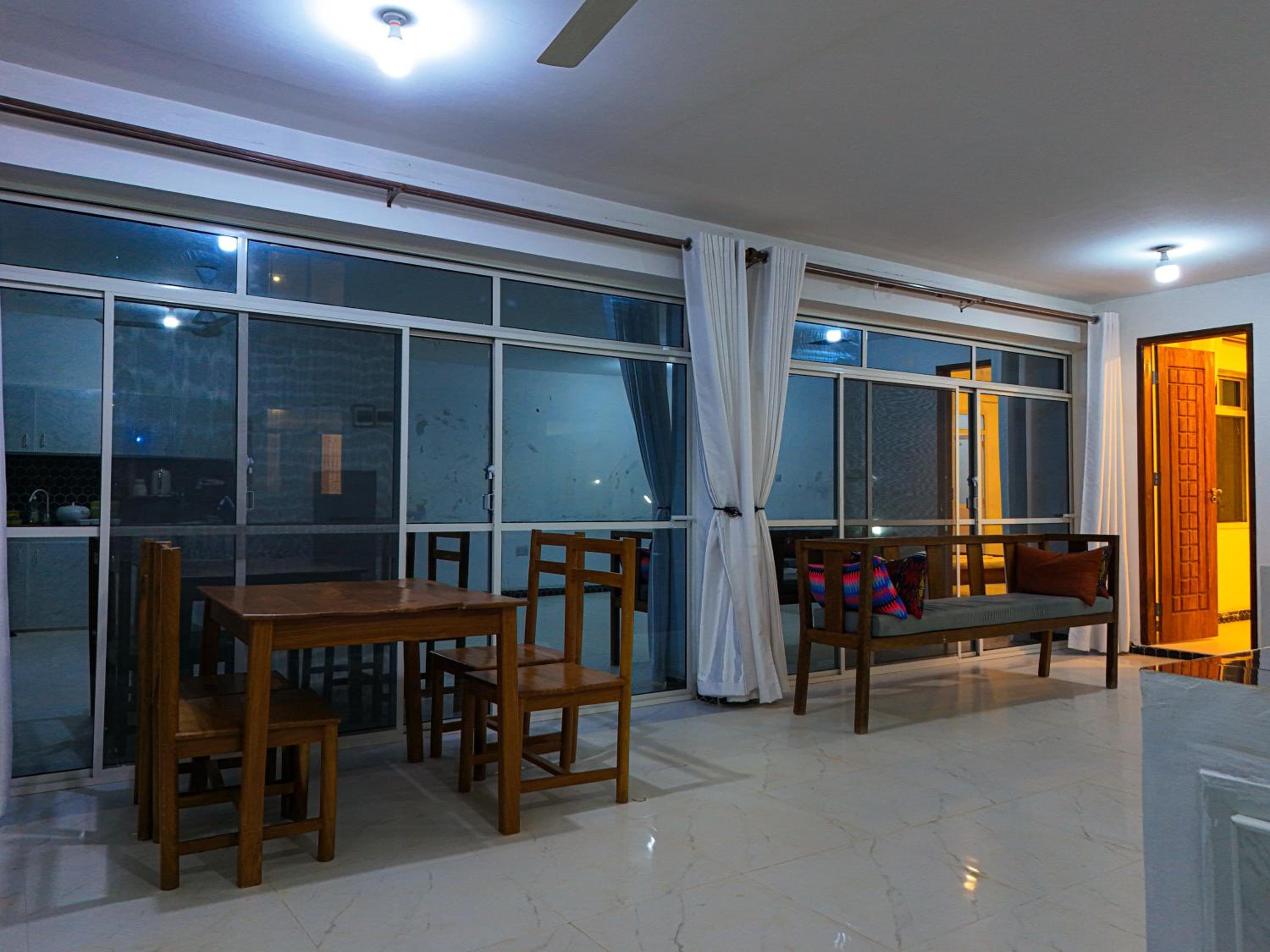 Beachfront 1BR Ocean-View & Free Airport Shuttle