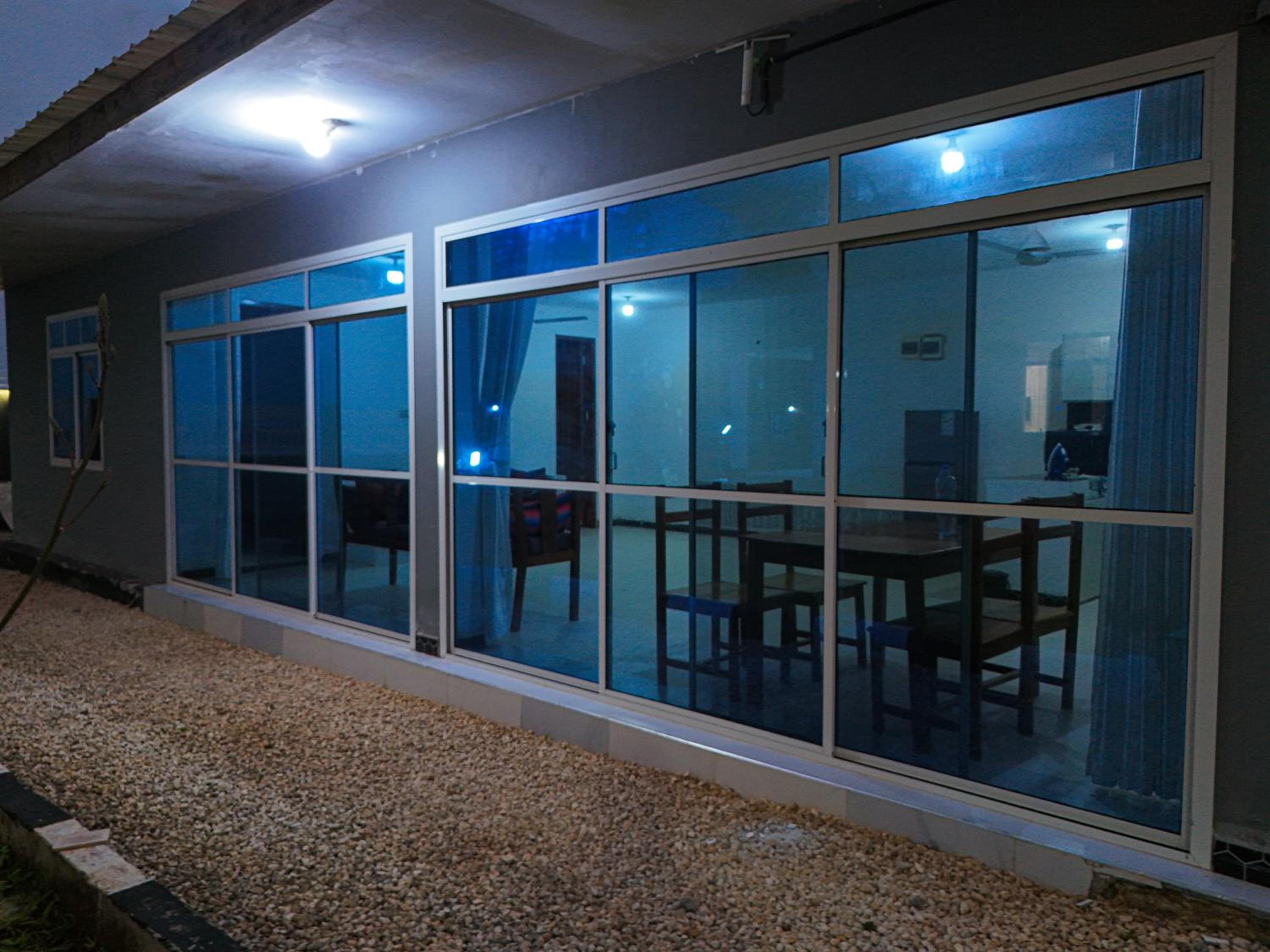 Beachfront 1BR Ocean-View & Free Airport Shuttle