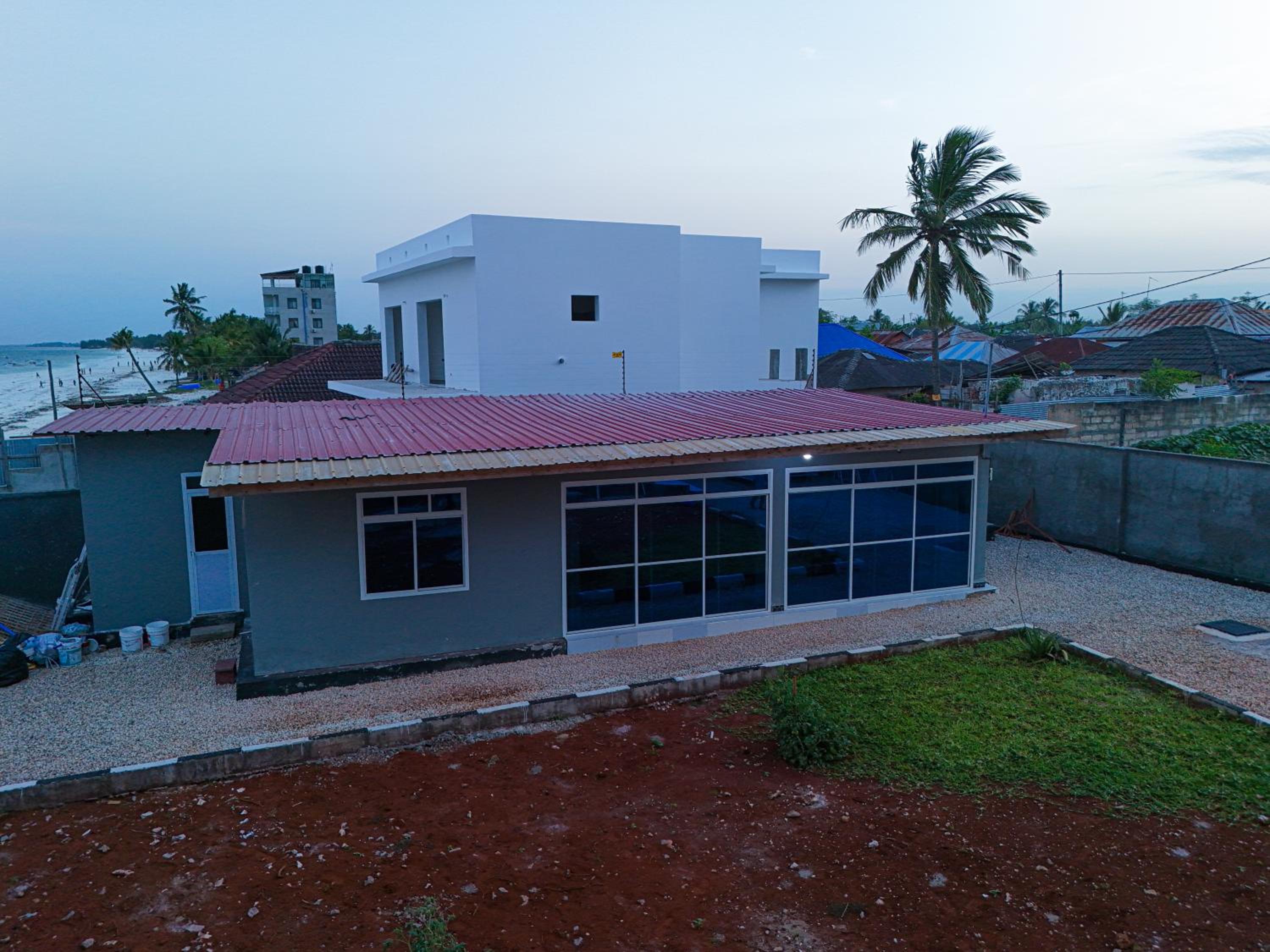 Beachfront 1BR Ocean-View & Free Airport Shuttle