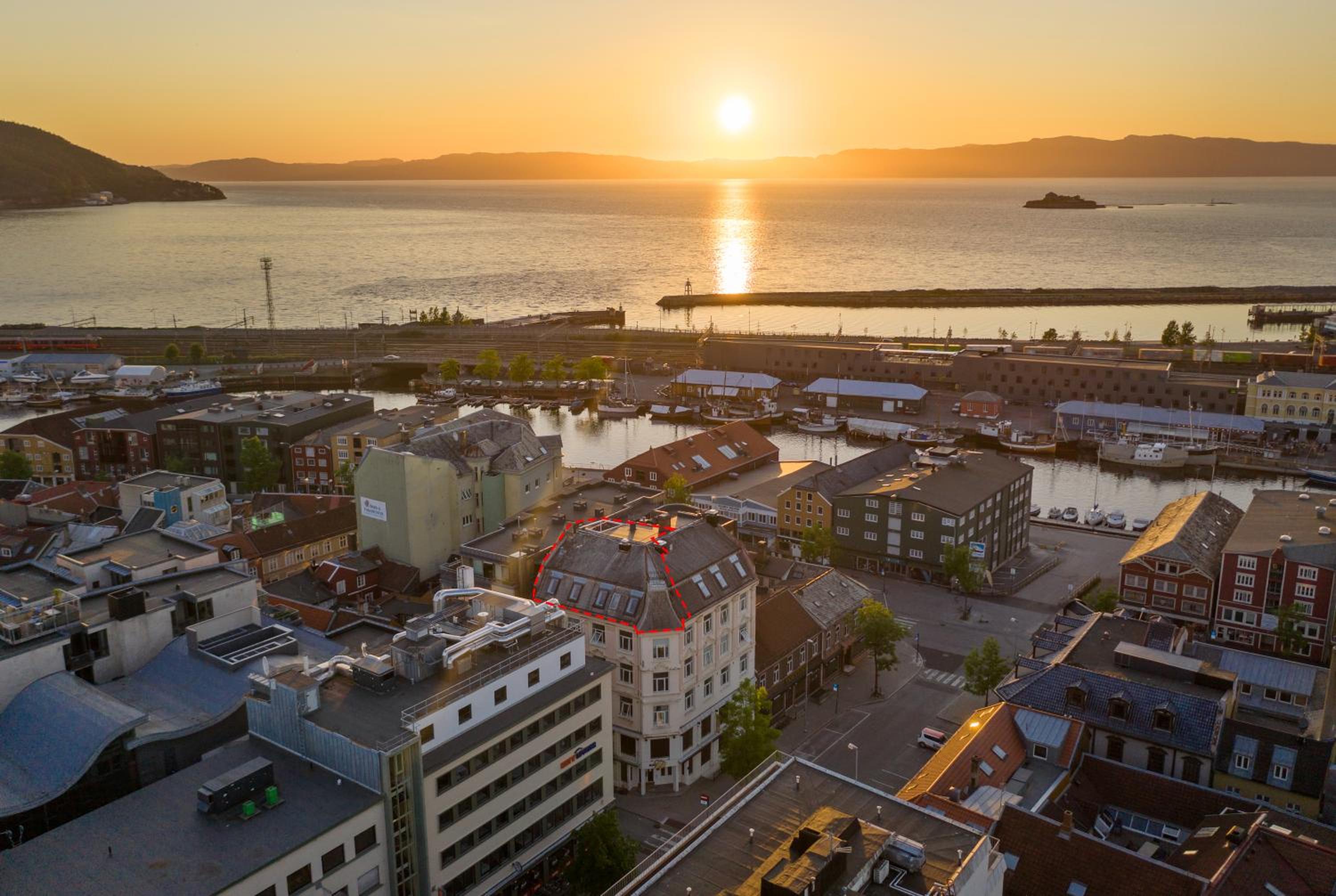 Two bedroom penthouse with large living room and rooftop in the city centre of Trondheim