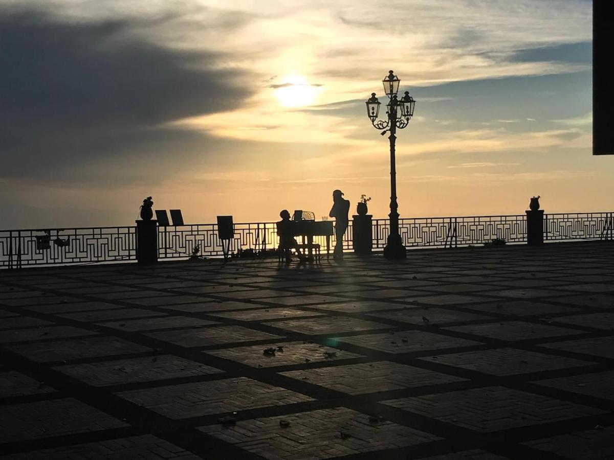 Le corti dell'Etna
