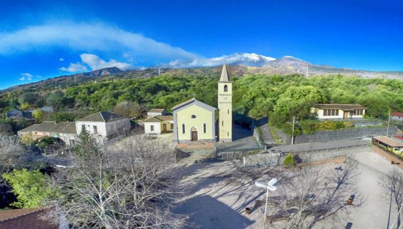 Le corti dell'Etna