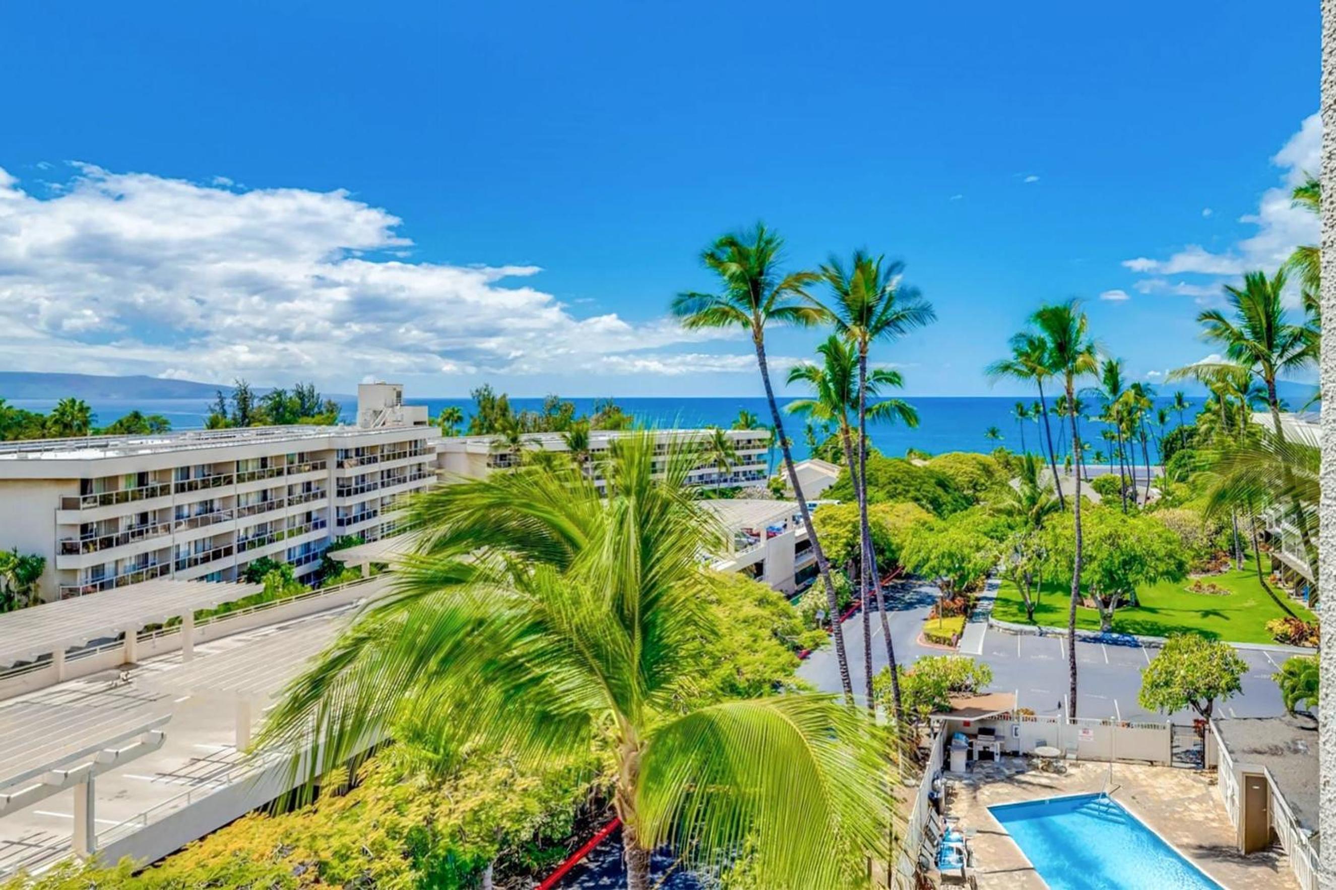 Kihei Akahi D-515: Newly Renovated Ocean View, No Carpet, 3 Zone Split AC, Wi-Fi