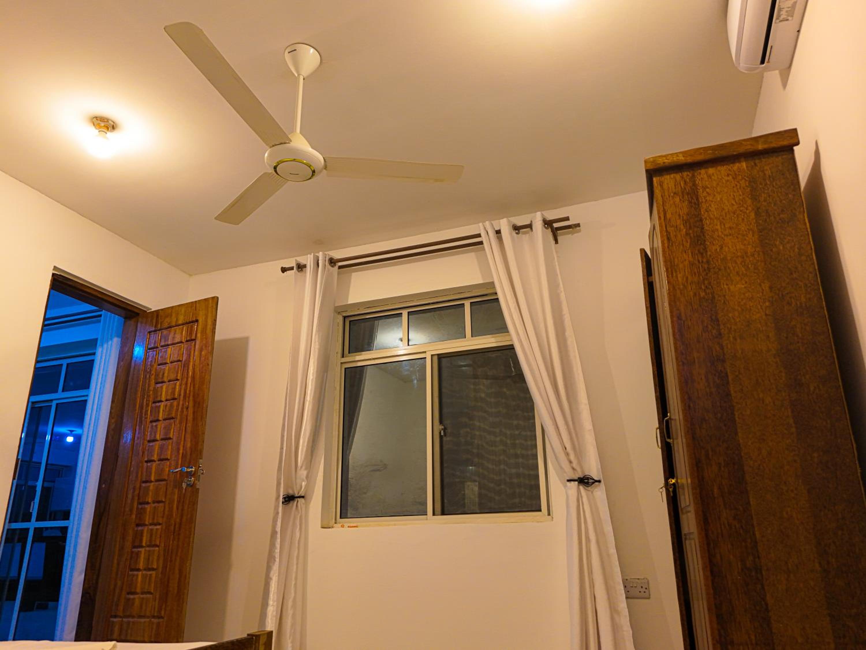 Beachfront 1BR Ocean-View & Free Airport Shuttle