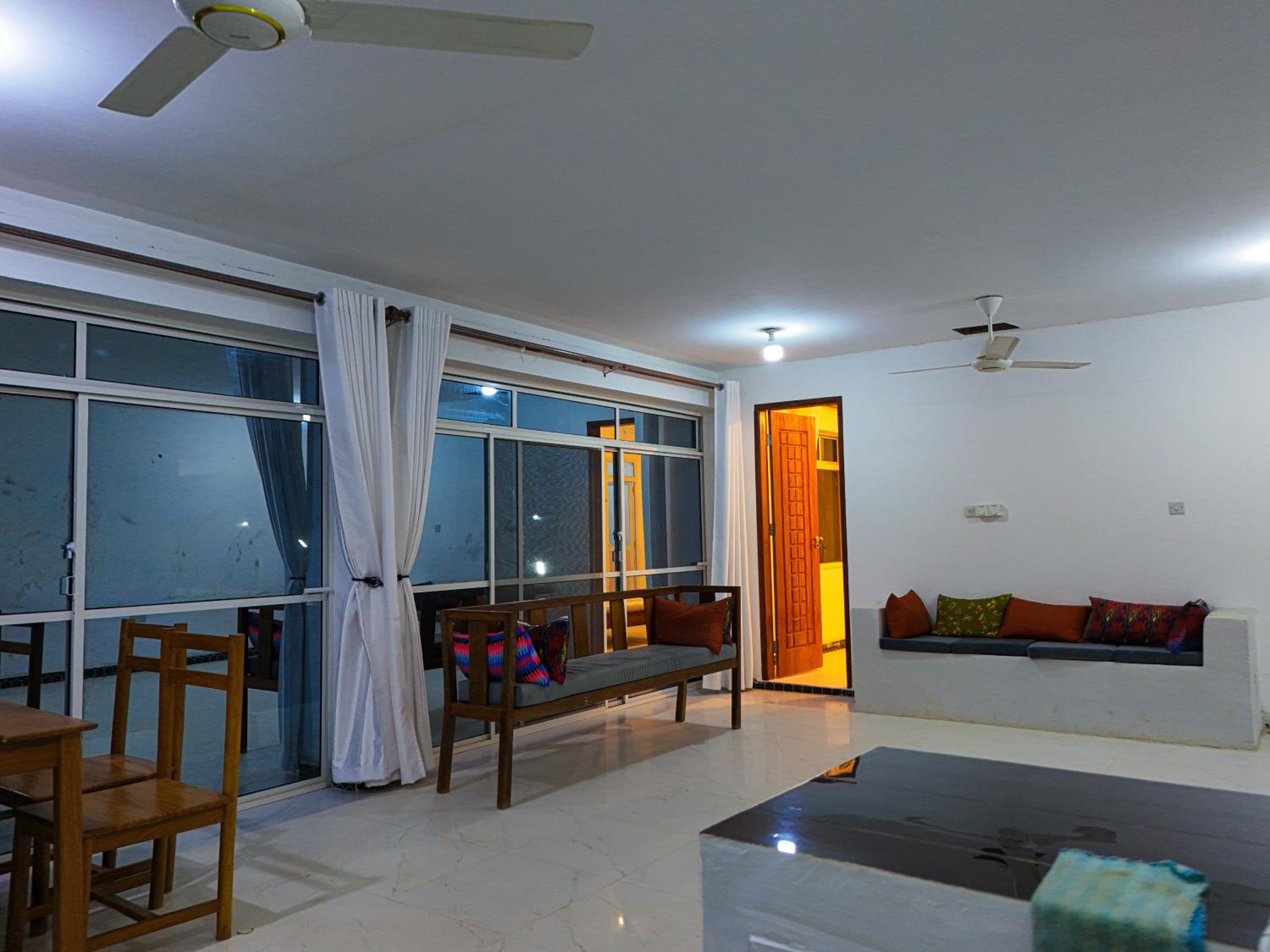 Beachfront 1BR Ocean-View & Free Airport Shuttle