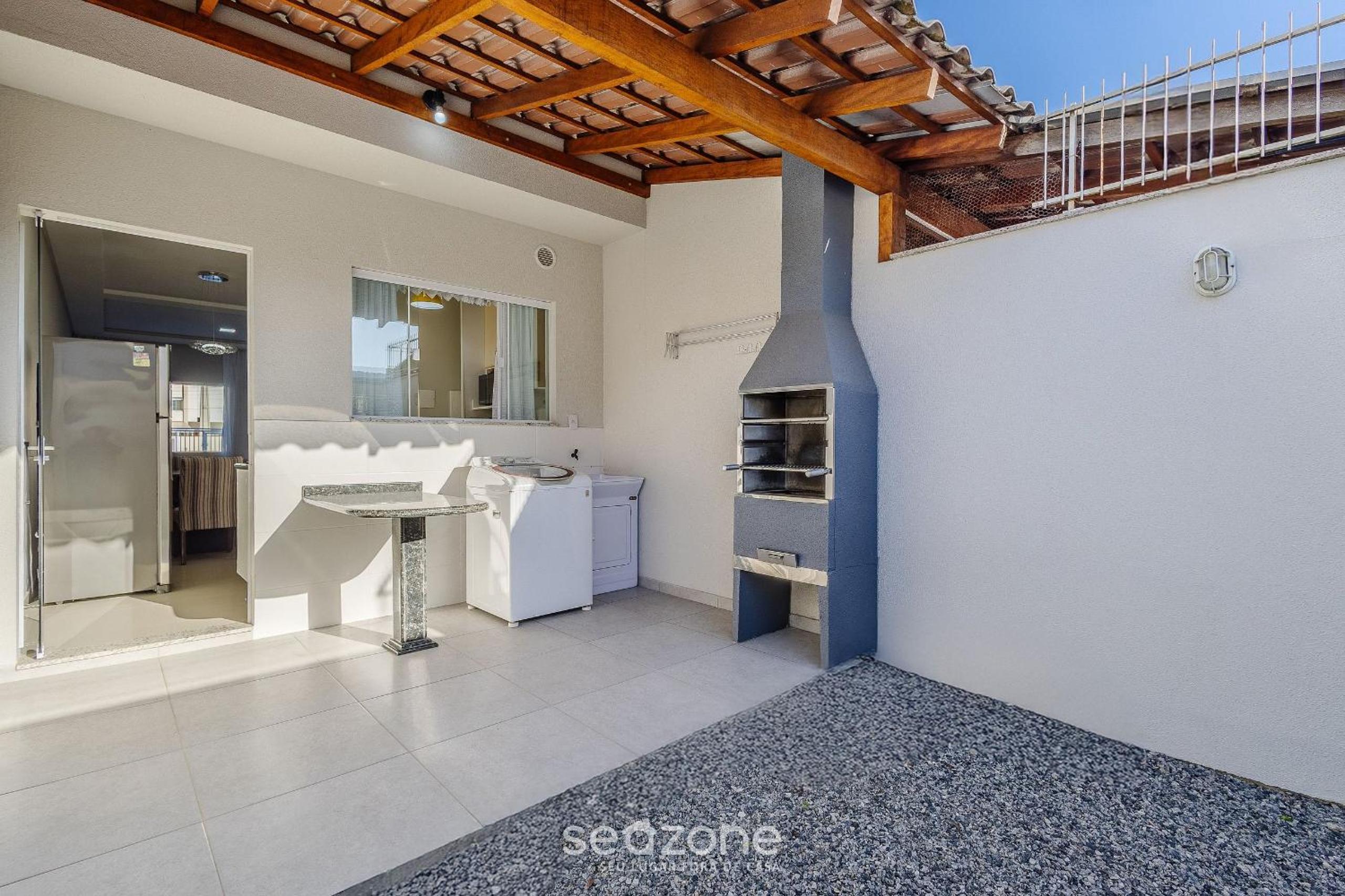 House with 2 Suites and Barbecue LRM0226