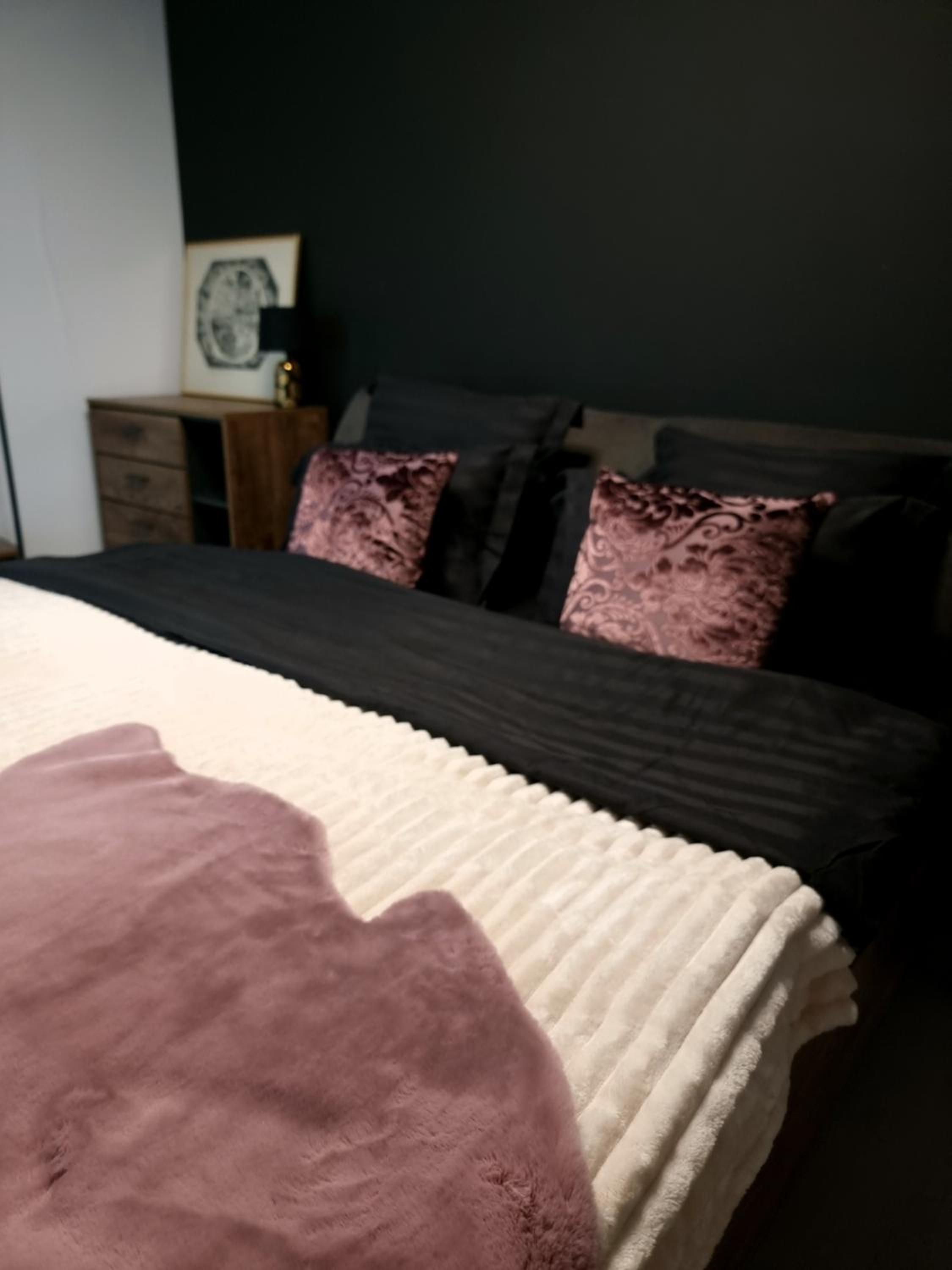 GLAMOUR Style 2 Bedrooms
