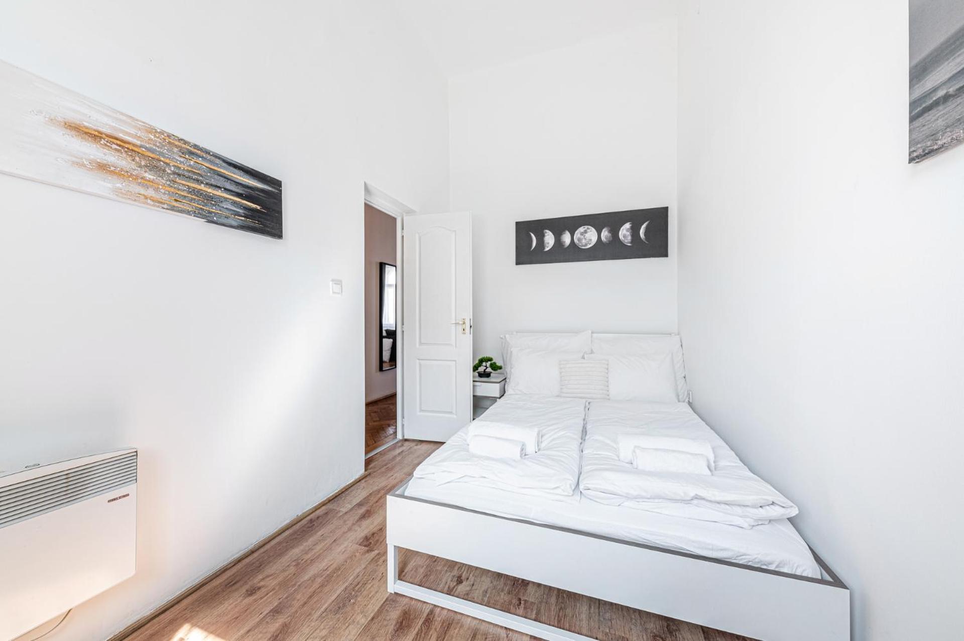 Wander Flat 2BR, Central Location by M2 Metro
