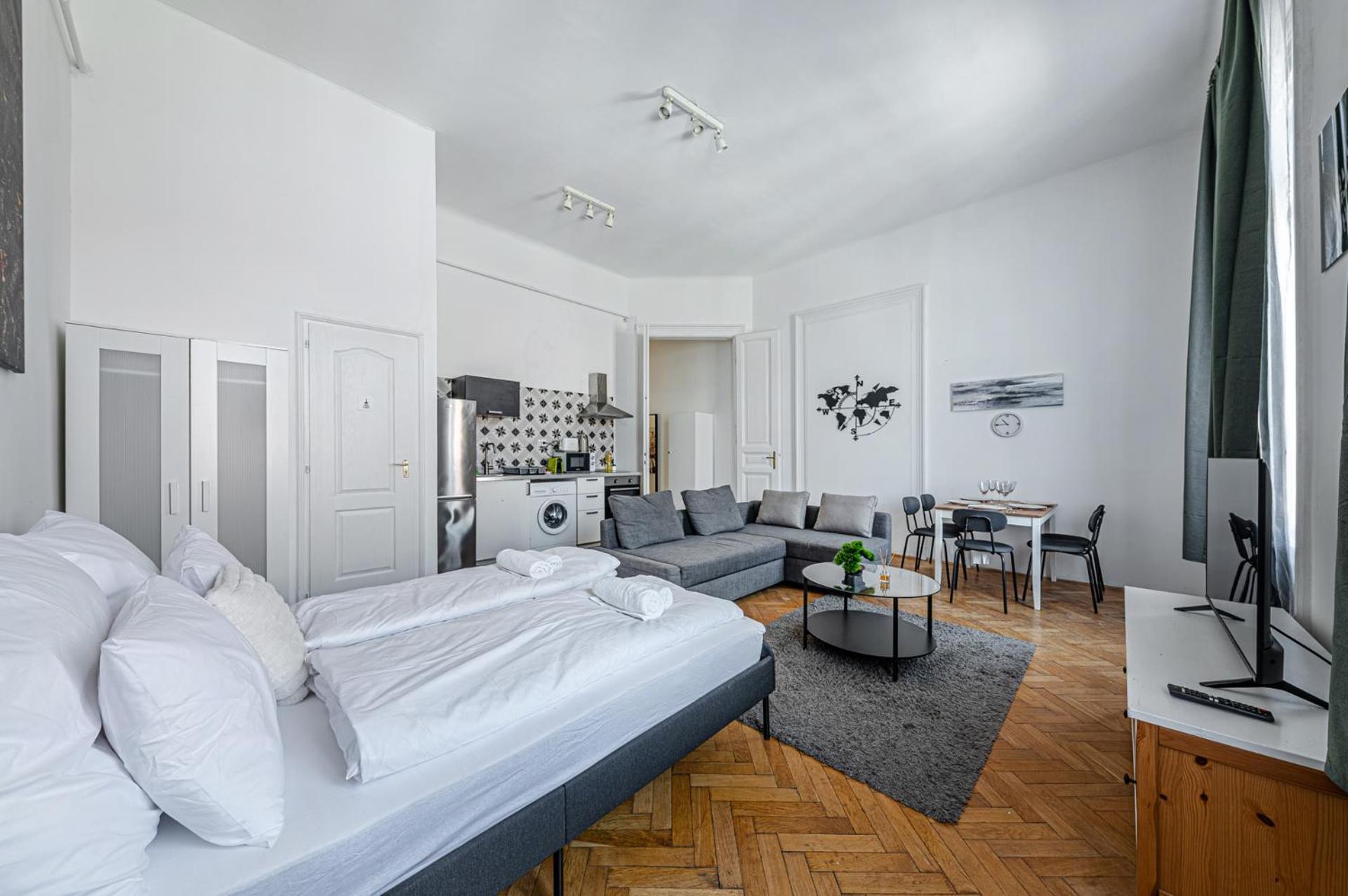 Wander Flat 2BR, Central Location by M2 Metro