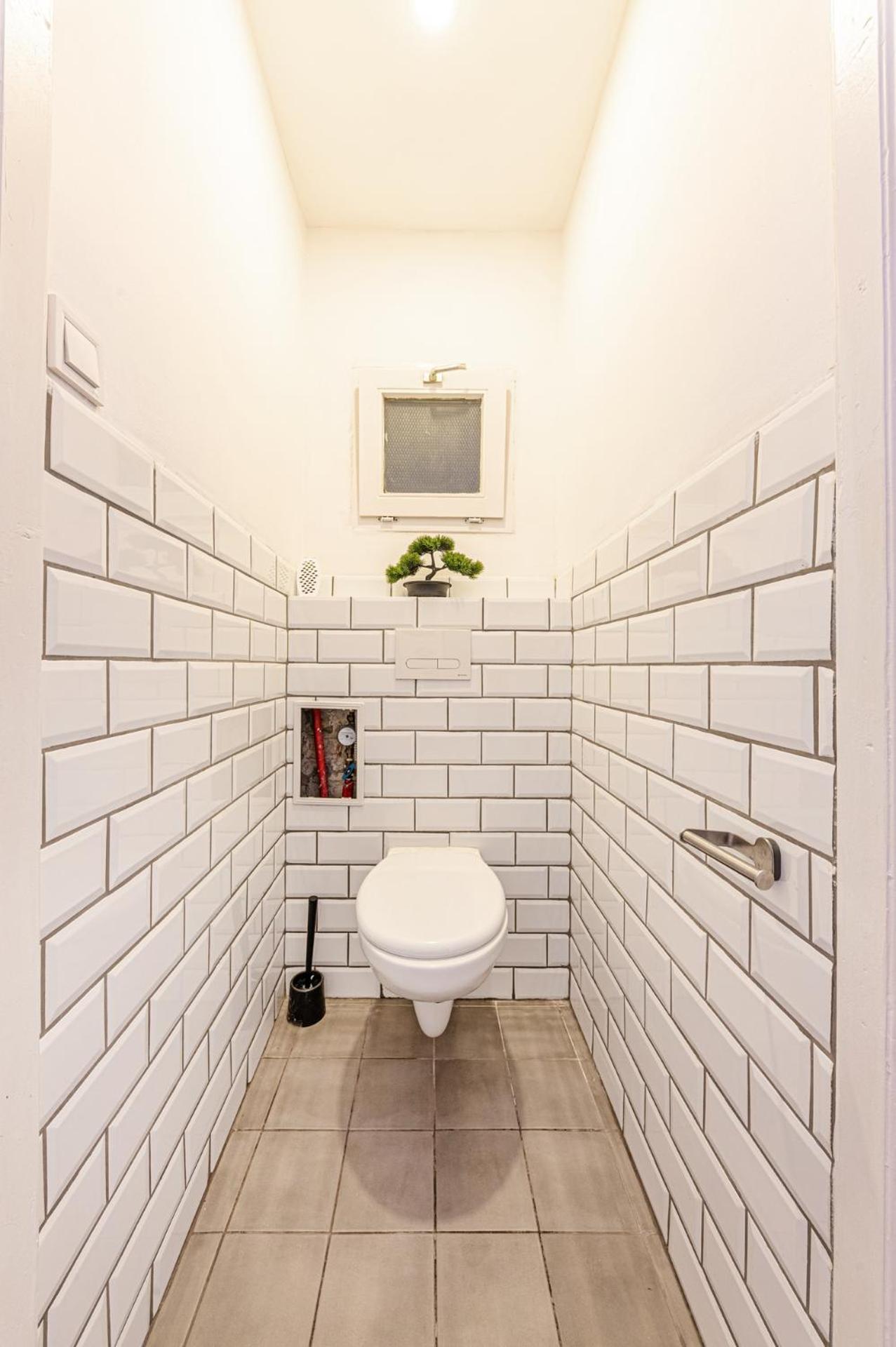 Wander Flat 2BR, Central Location by M2 Metro