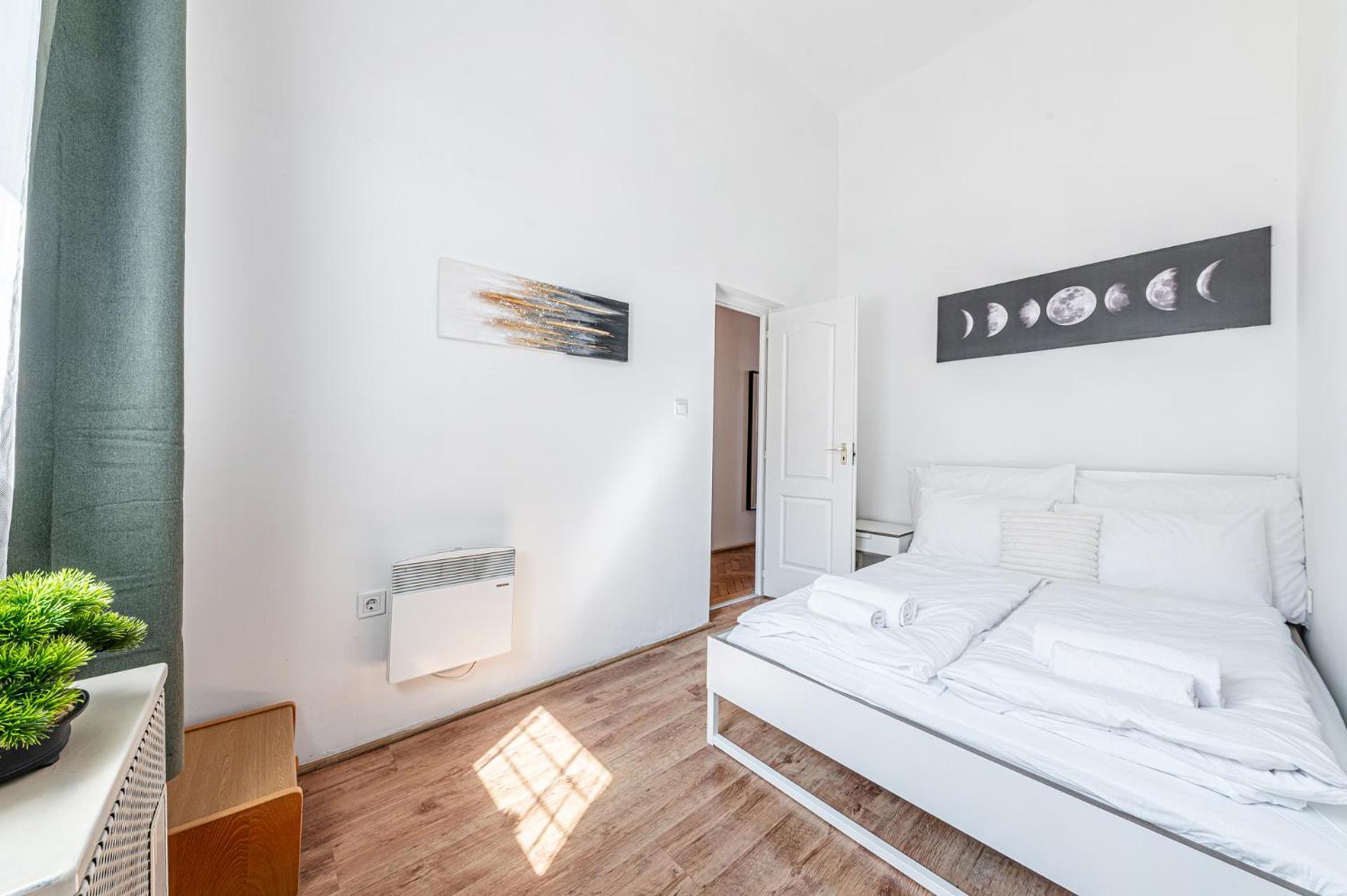 Wander Flat 2BR, Central Location by M2 Metro