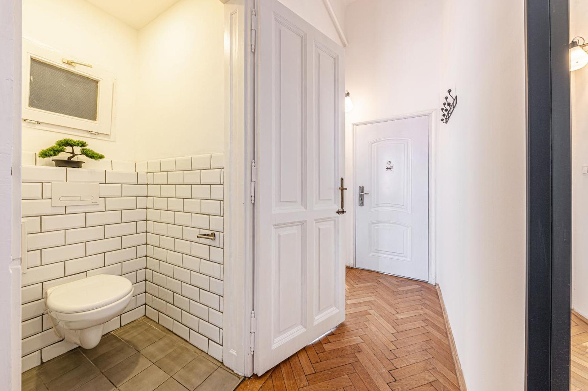 Wander Flat 2BR, Central Location by M2 Metro