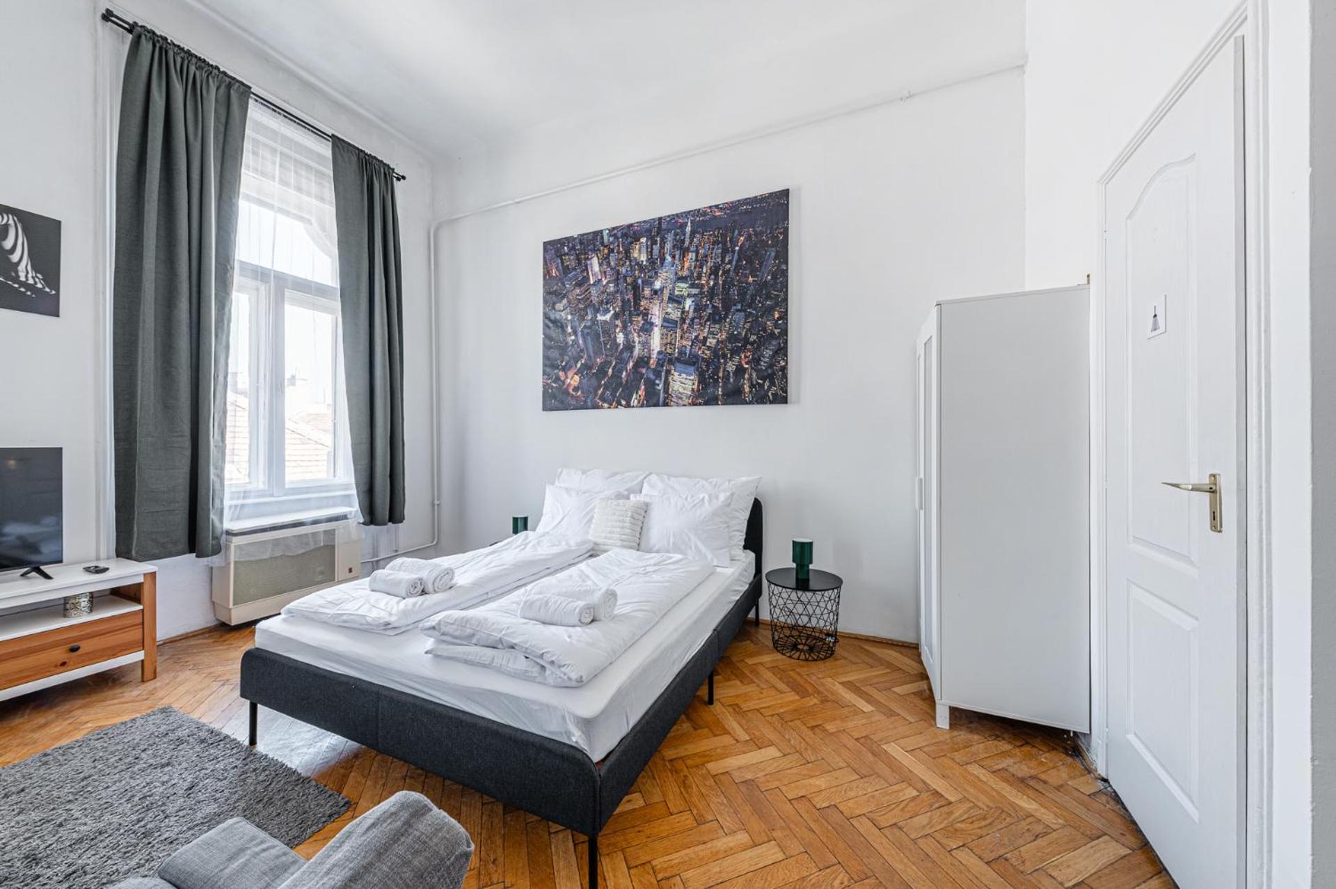 Wander Flat 2BR, Central Location by M2 Metro