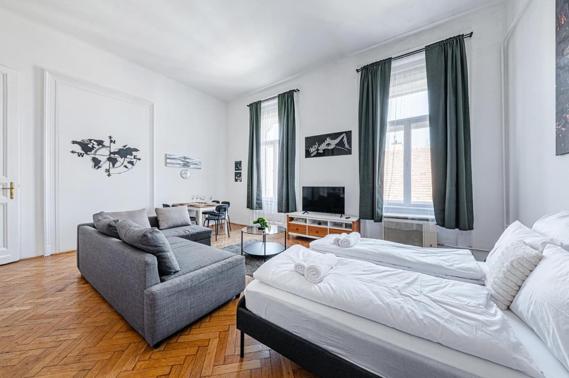 Wander Flat 2BR, Central Location by M2 Metro