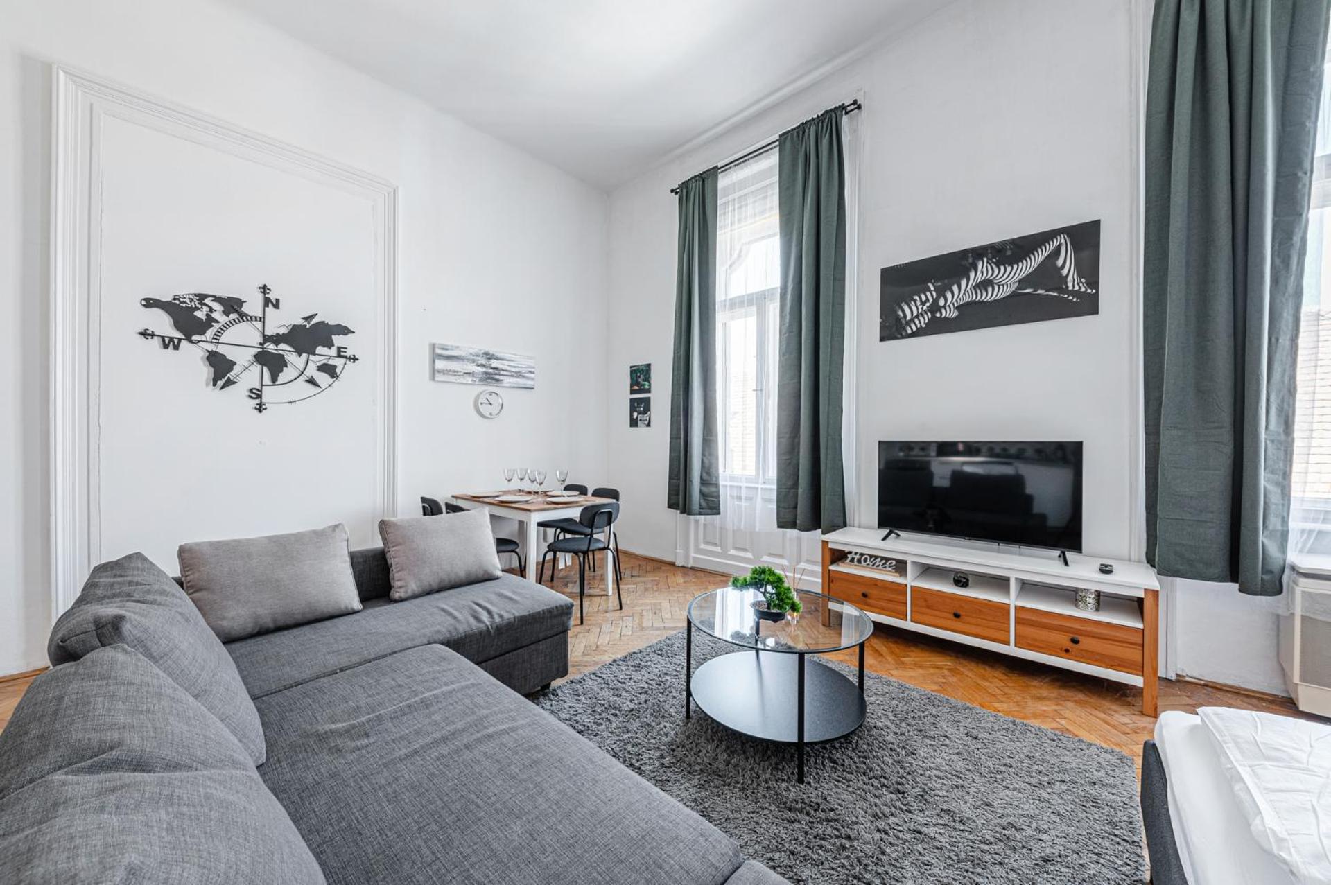 Wander Flat 2BR, Central Location by M2 Metro