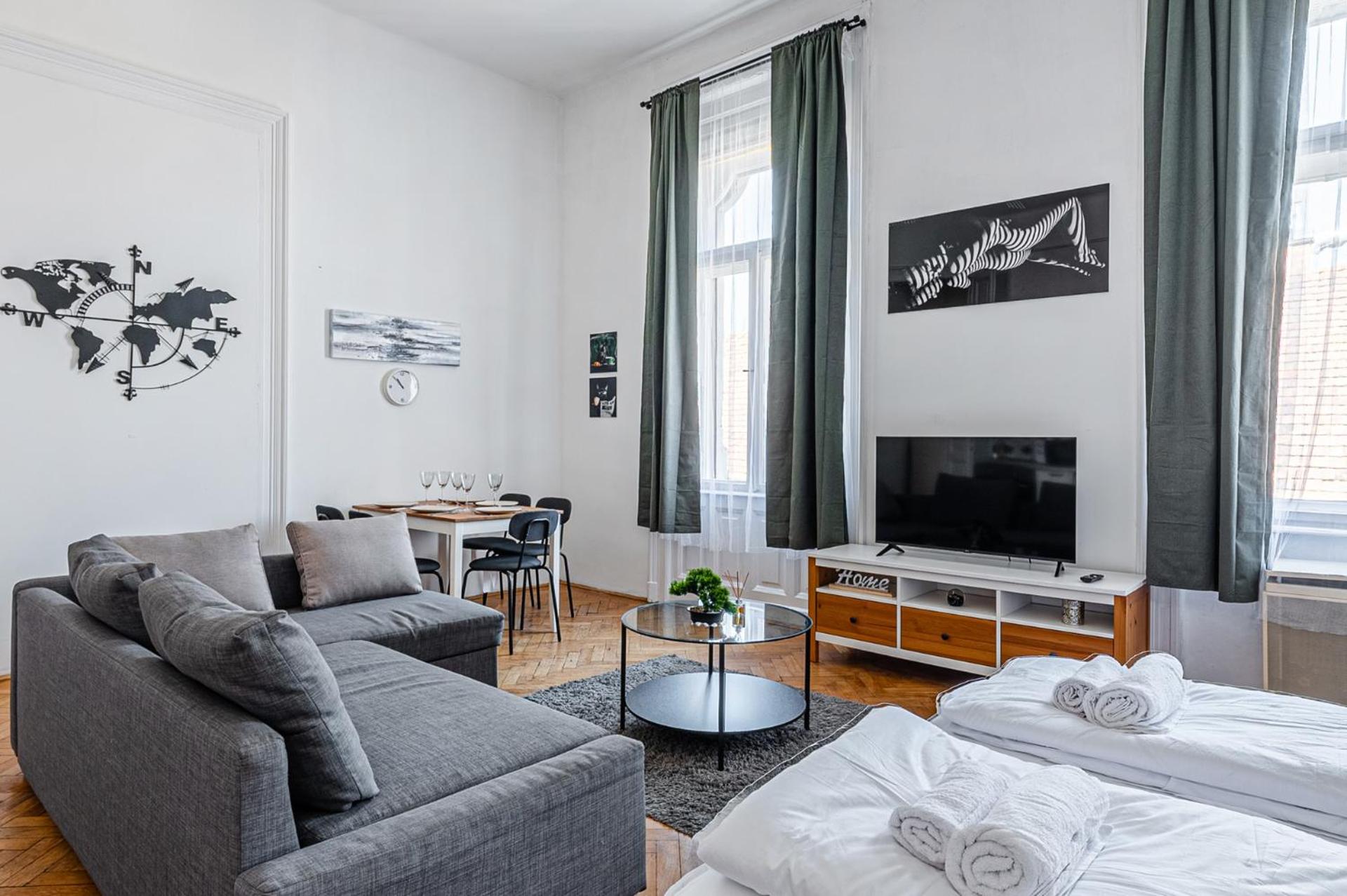 Wander Flat 2BR, Central Location by M2 Metro