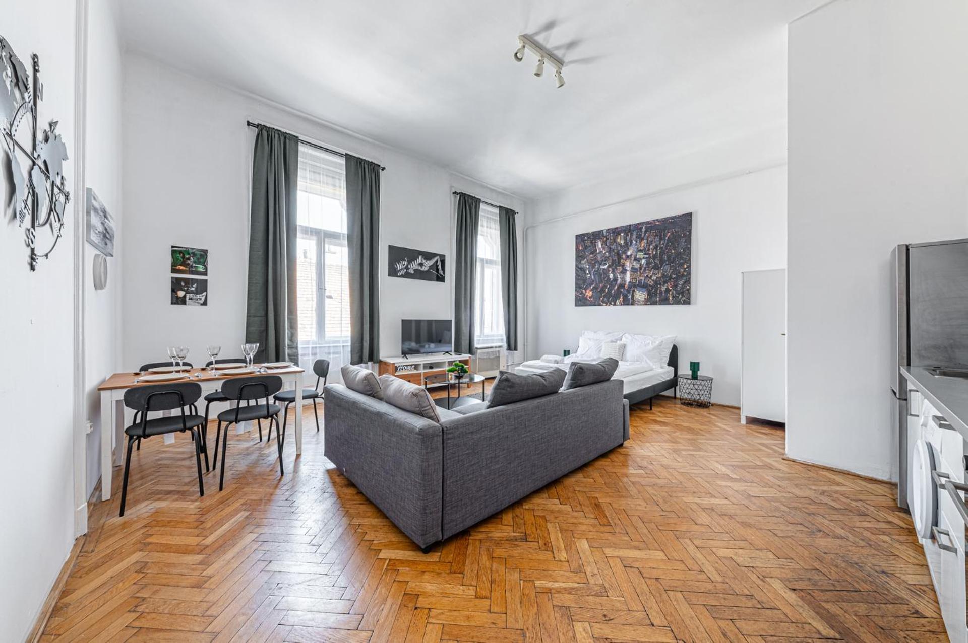 Wander Flat 2BR, Central Location by M2 Metro