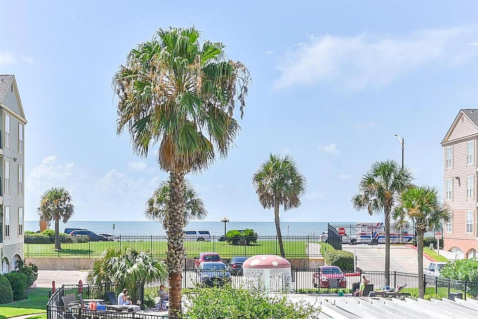 Ocean Views - Heated Pool - Hot Tub - Corner Unit - steps to beach - SS 29