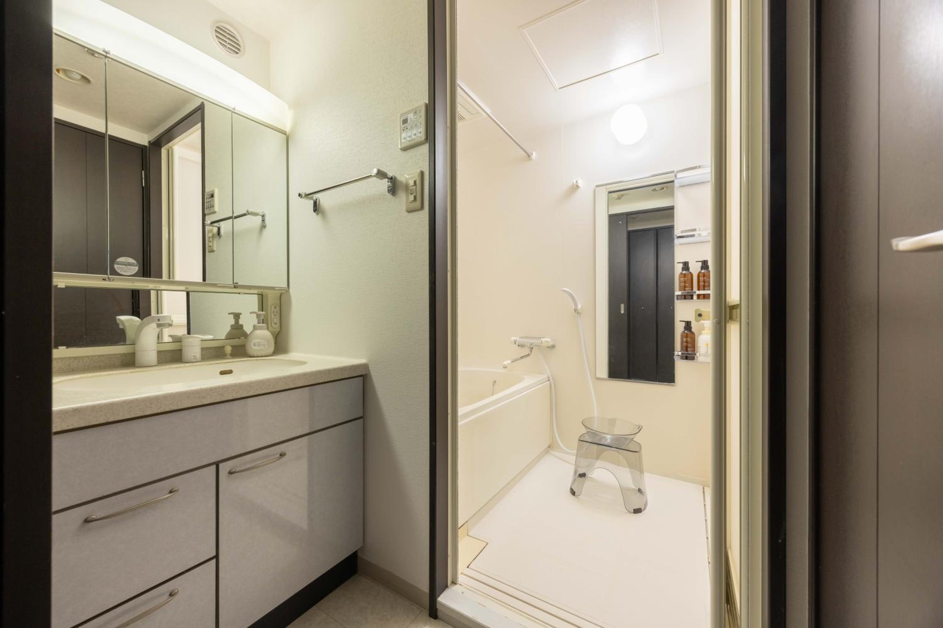 Rintow Nagoya Takaoka Stay