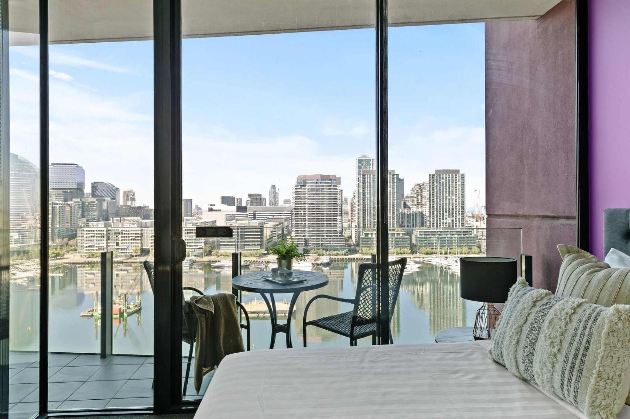 Docklands Harbour View 3BR with Free Parking