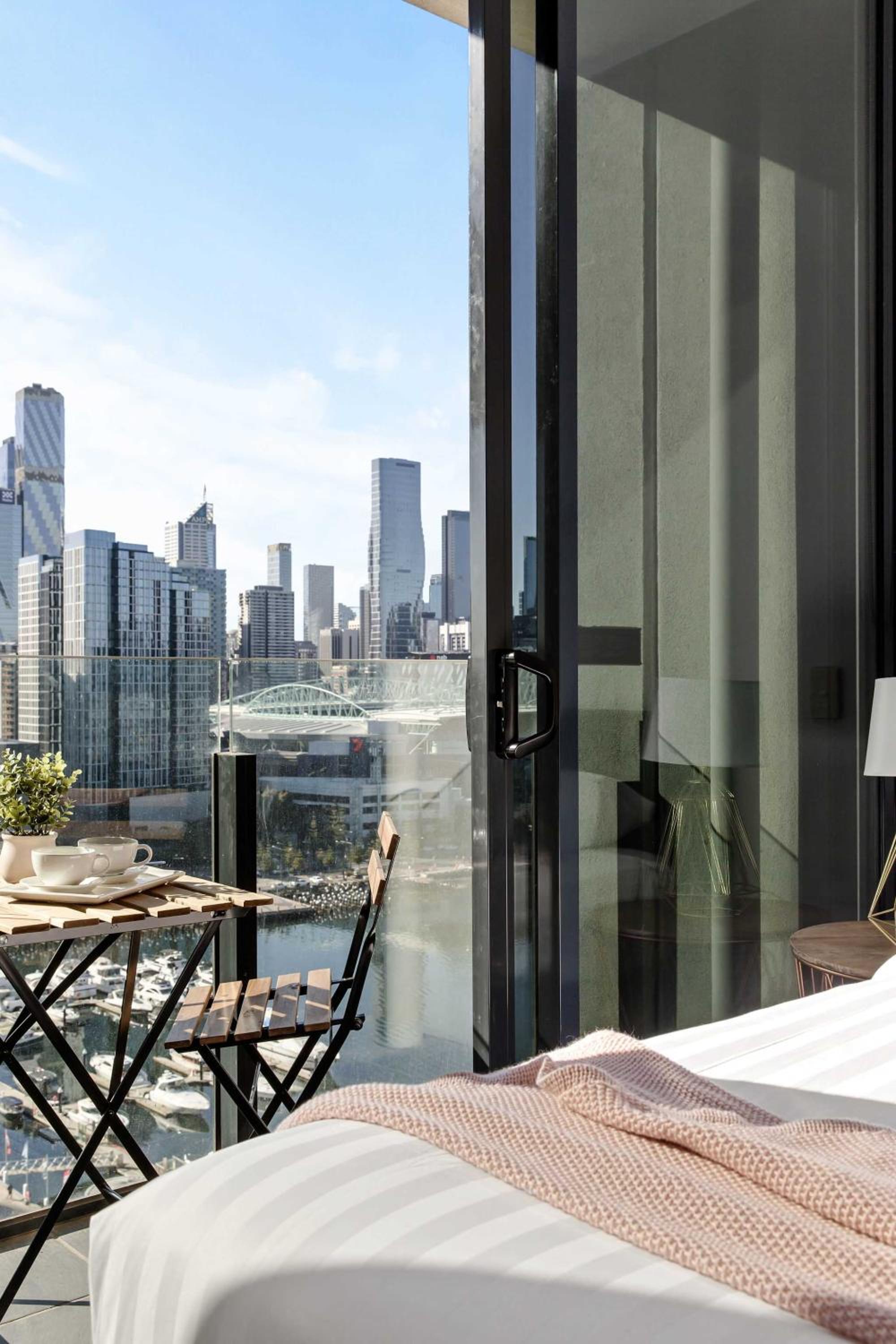 Docklands Harbour View 3BR with Free Parking