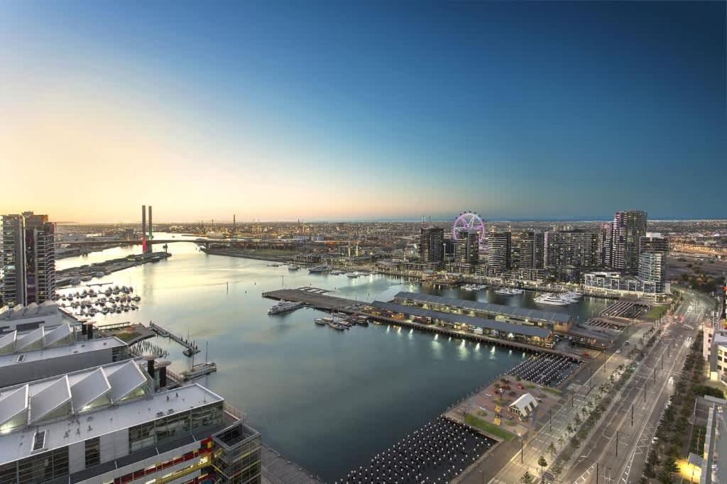 Docklands Harbour View 3BR with Free Parking