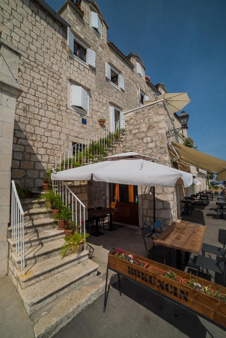 Apartments Tonšić