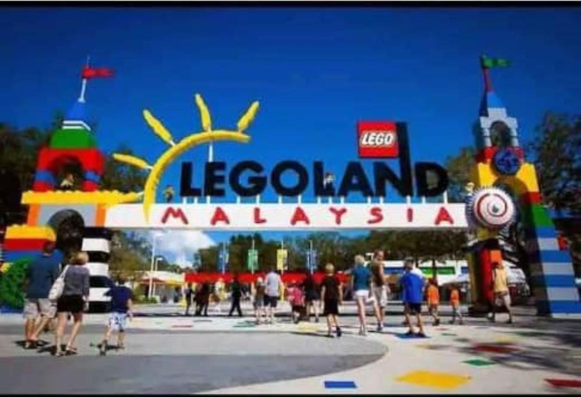 NearEcobotanic & Legoland-HappyMoonlight-2B2R-8px