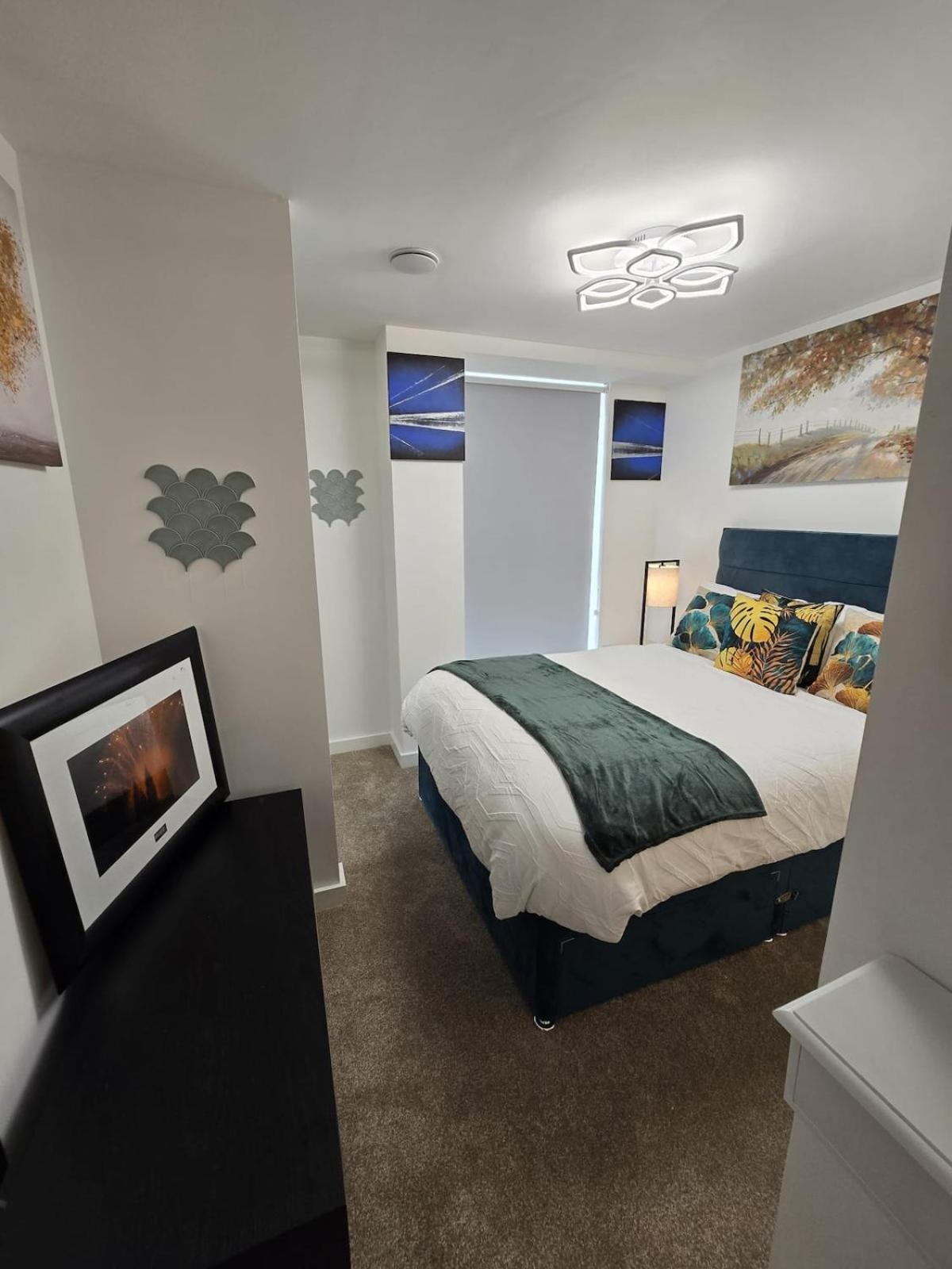 Mega3 Central Manchester Luxury 2-Bedroom,2-Baths with Free Car Park