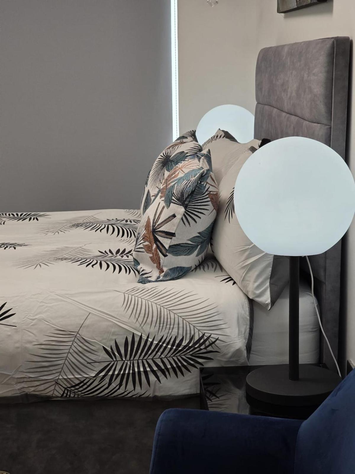 Mega3 Central Manchester Luxury 2-Bedroom,2-Baths with Free Car Park