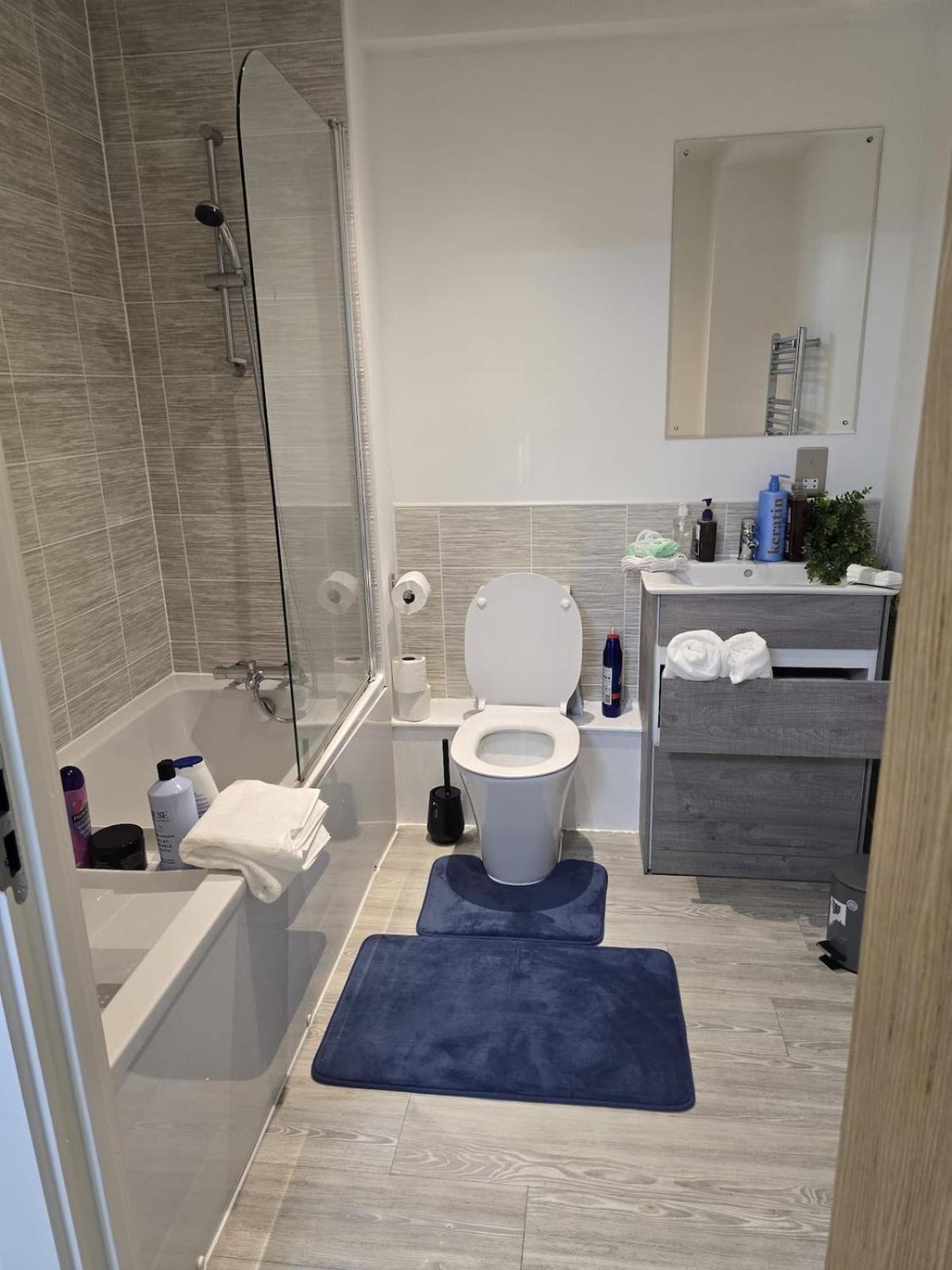 Mega3 Central Manchester Luxury 2-Bedroom,2-Baths with Free Car Park
