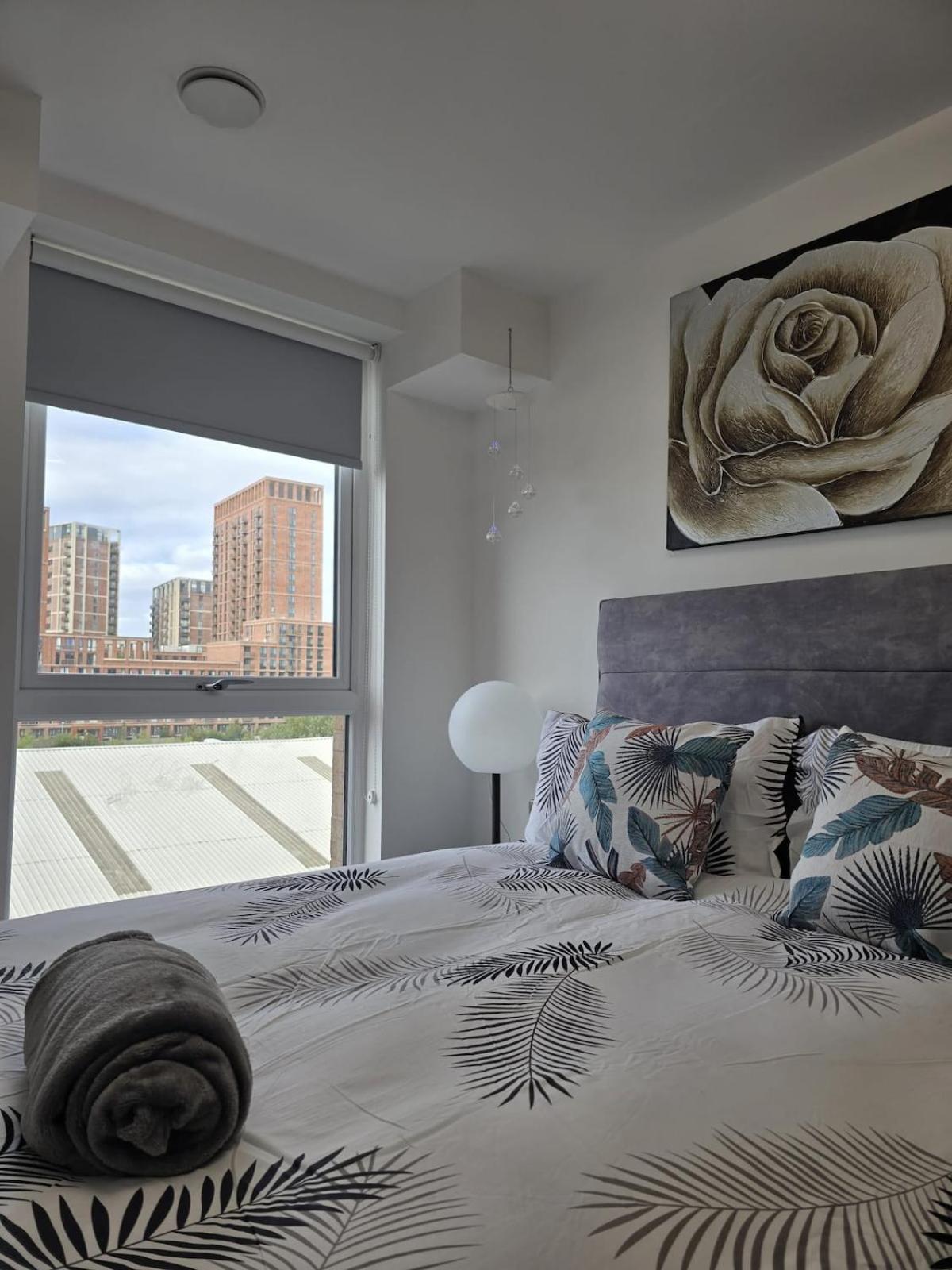 Mega3 Central Manchester Luxury 2-Bedroom,2-Baths with Free Car Park