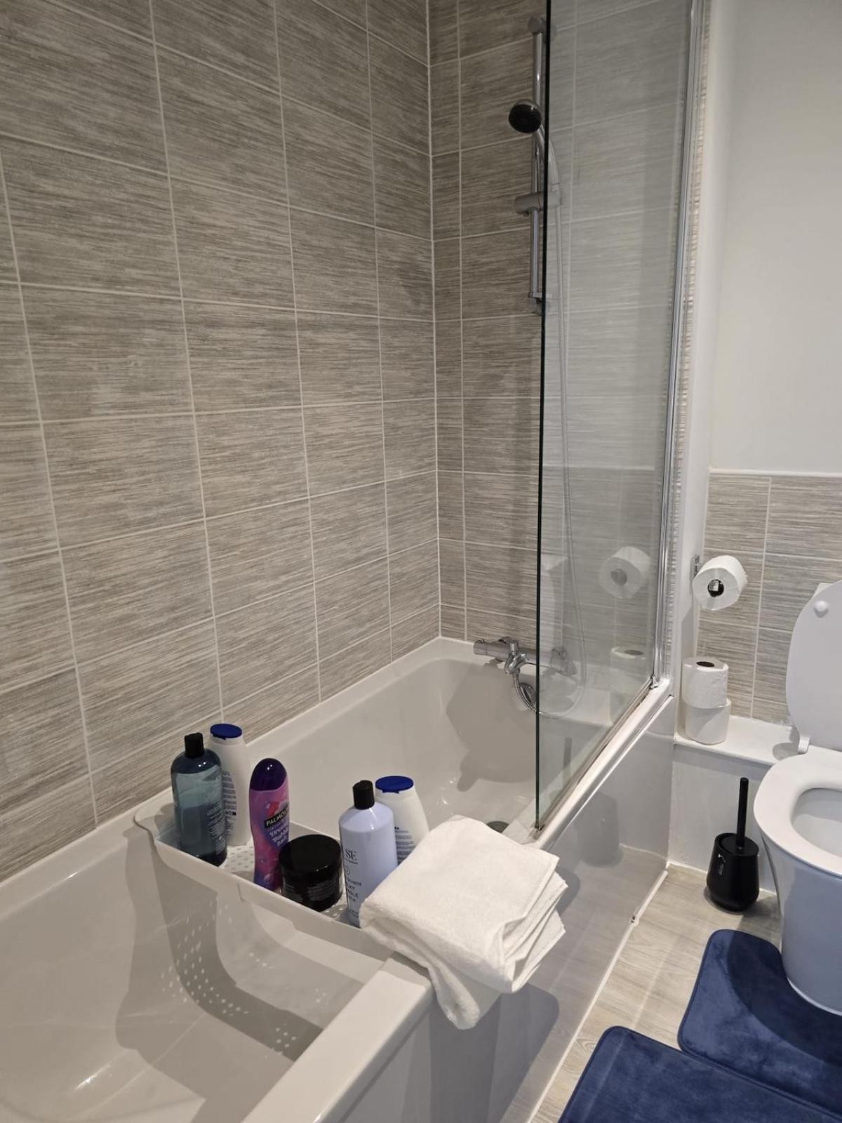 Mega3 Central Manchester Luxury 2-Bedroom,2-Baths with Free Car Park