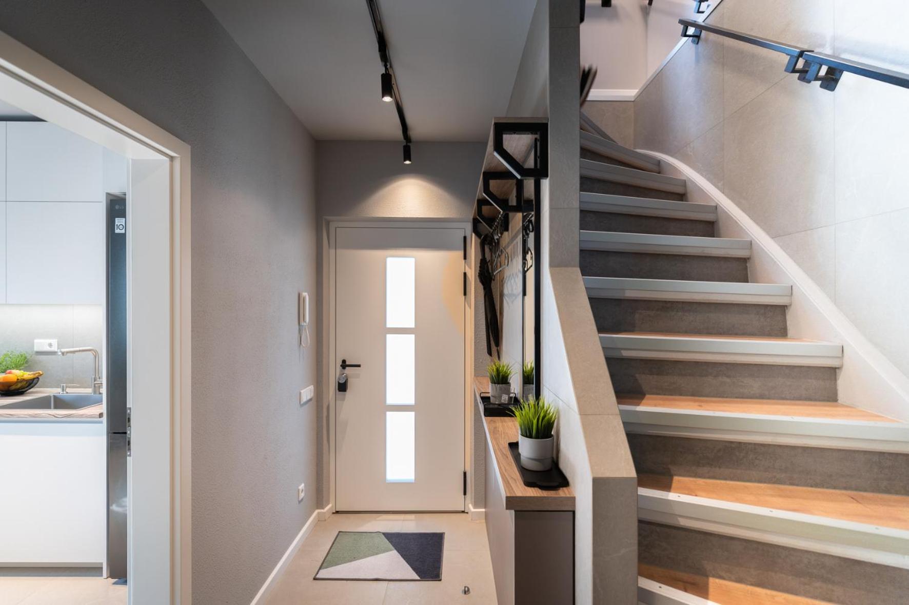 HOUSE 756 MAINZ - DESIGN-FERIENHAUS, 4 Schlafzimmer, 3 Bäder, SAUNA & Kamin