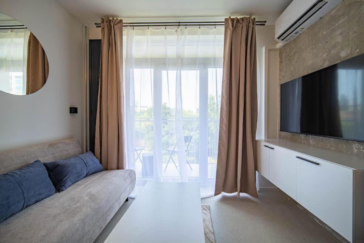 Pohodlný apartmán - pri centre s balkónom