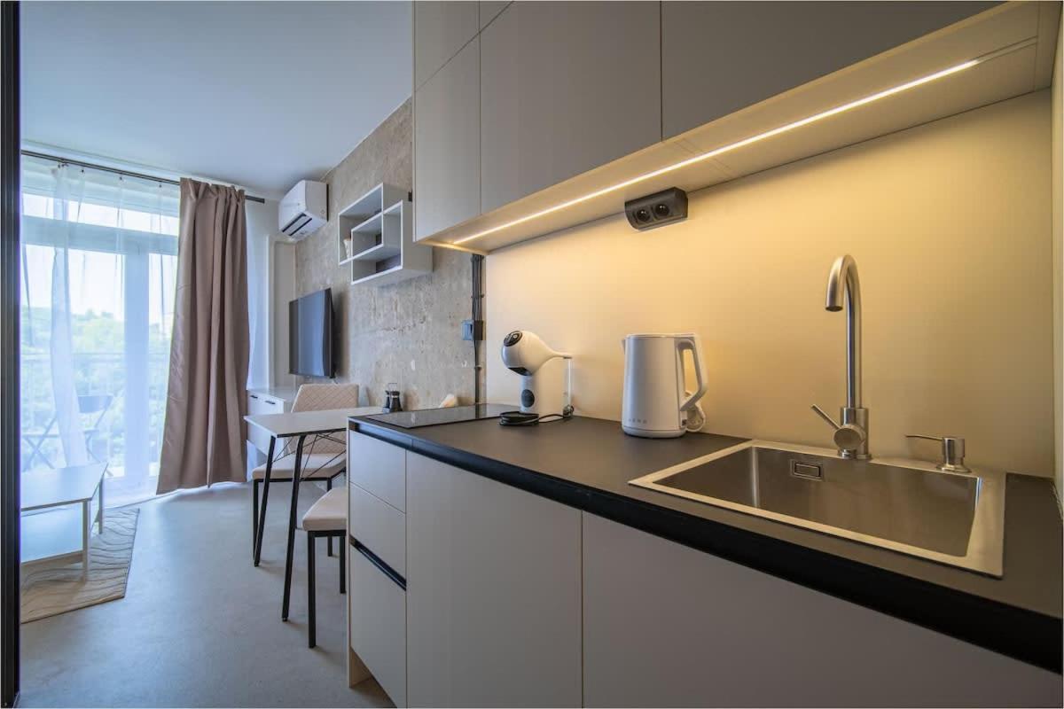 Pohodlný apartmán - pri centre s balkónom