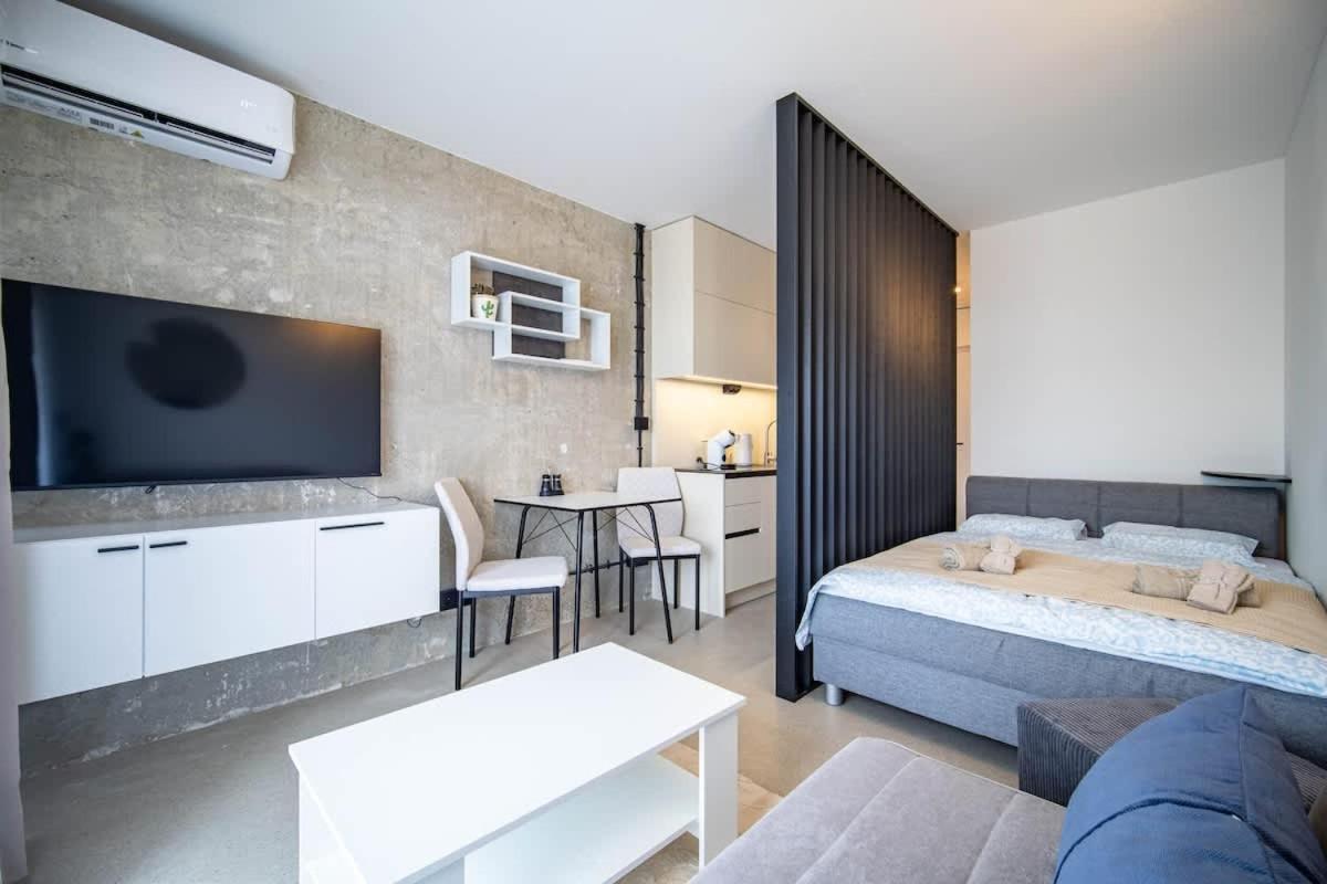 Pohodlný apartmán - pri centre s balkónom