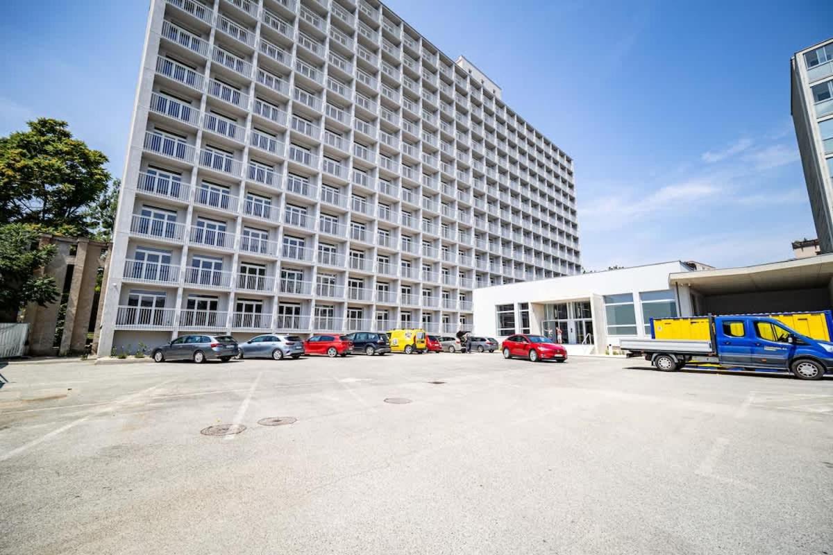 Pohodlný apartmán - pri centre s balkónom