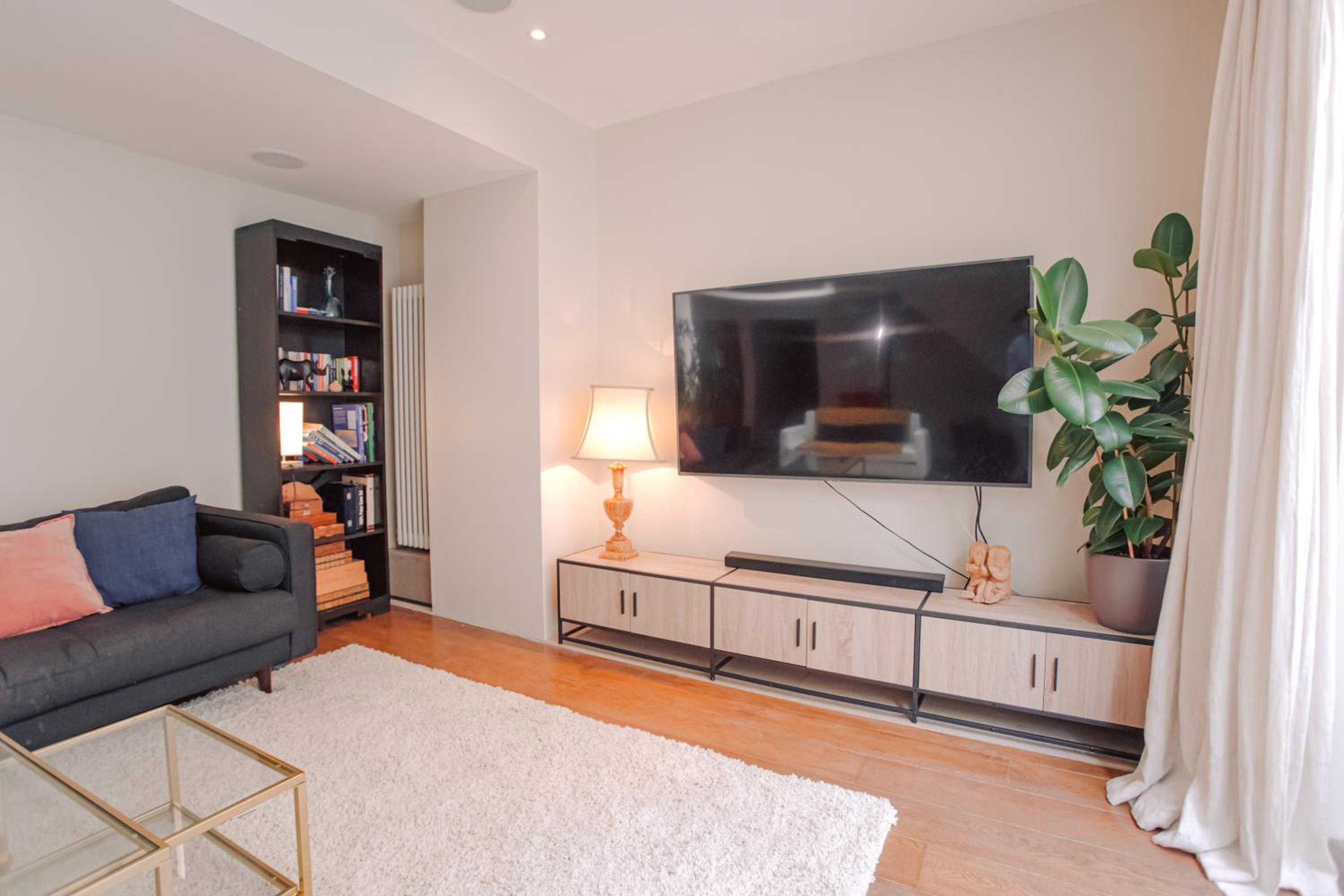 3-Bedroom Maisonette with Large Double Living Room
