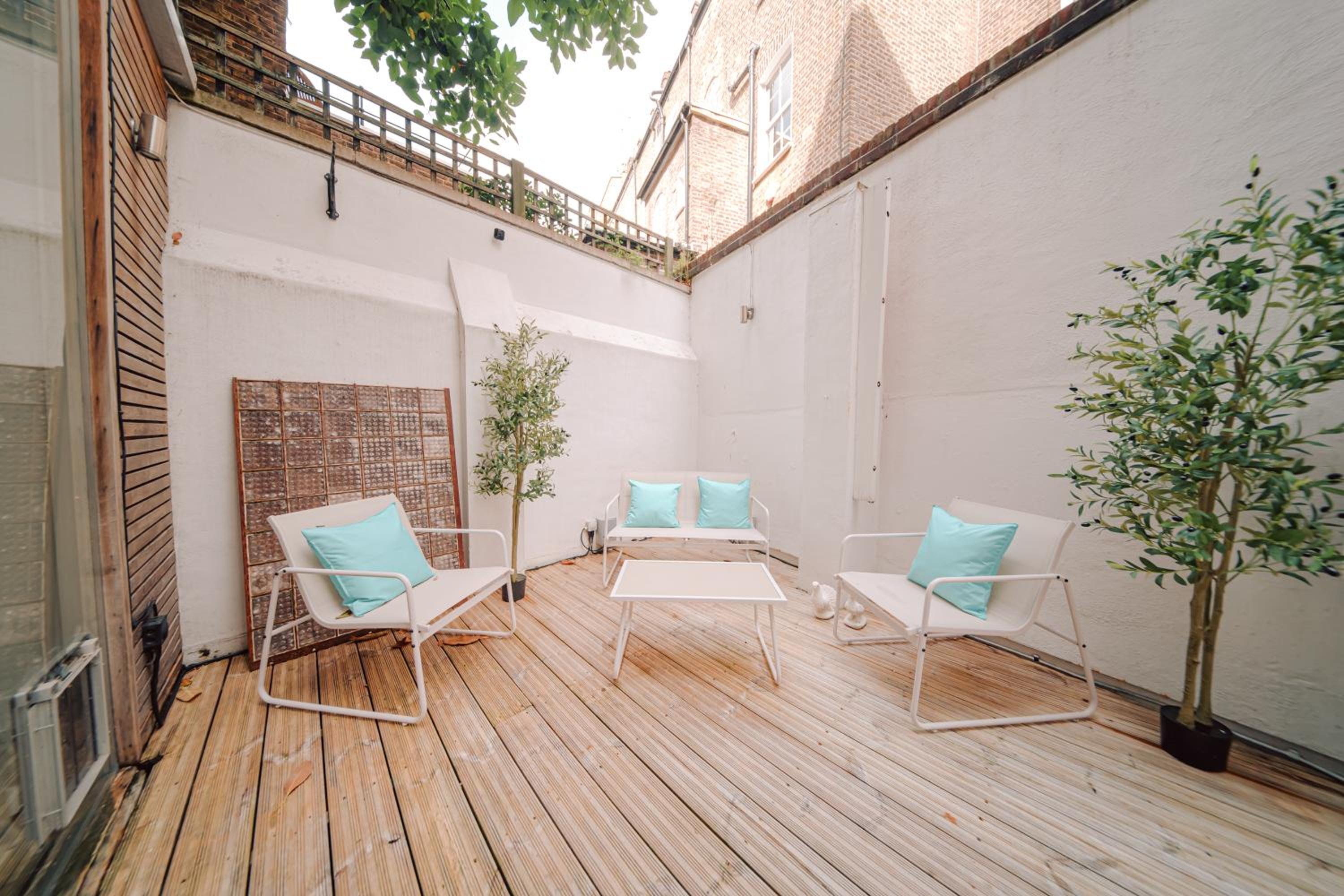3-Bedroom Maisonette with Large Double Living Room